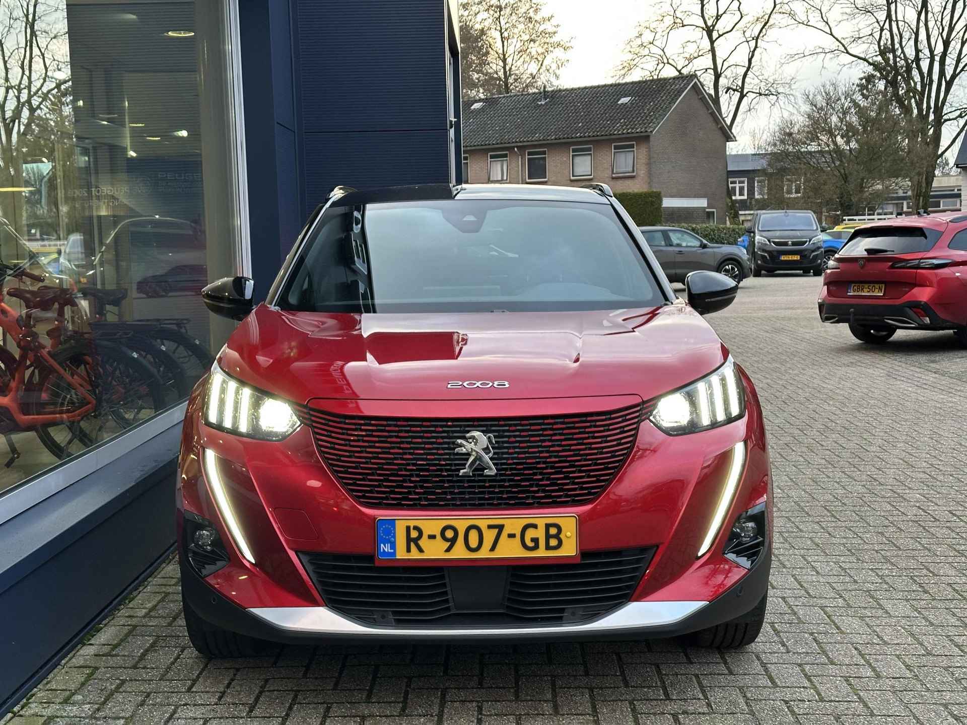 Peugeot e-2008 EV GT 50 kWh | Volledig Elektrisch | Slechts 32.000 Km gereden | Full LED Verlichting | Navigatie | 11kw 3-Fase Lader | Camera | Keyless Start | Lichtmetalen Velgen | Cruise Control | Climate Control | Half Lederen Bekleding | Sportieve Uitvoering | - 2/46