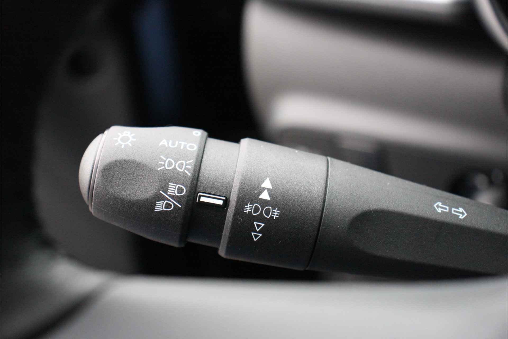 Citroën C3 C3 1.2 PureTech Feel Edition 83pk | VOORRAAD-ACTIE! | Navigatie | Achteruitrijcamera | 17"LMV | Apple C - 21/33