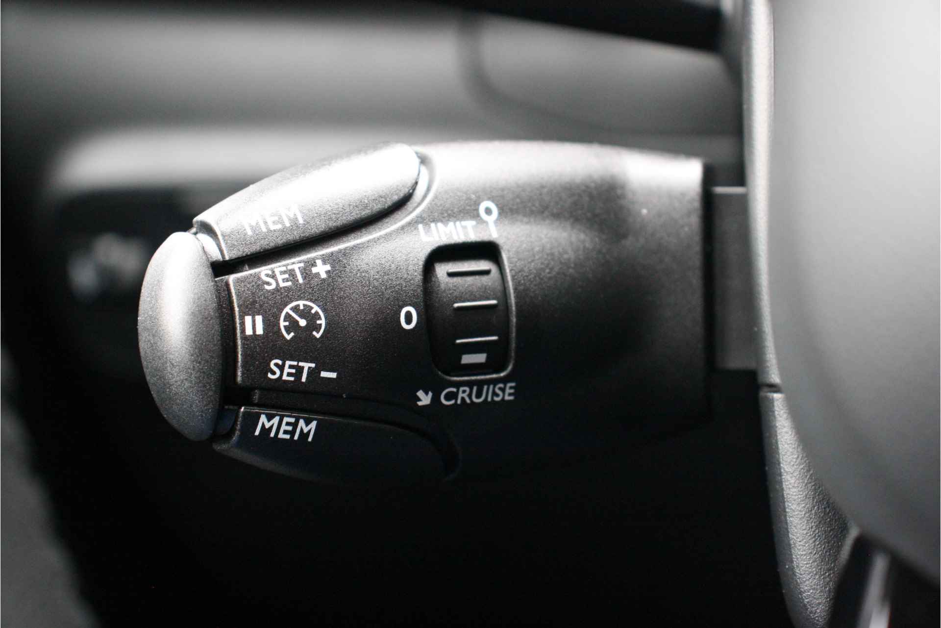 Citroën C3 C3 1.2 PureTech Feel Edition 83pk | VOORRAAD-ACTIE! | Navigatie | Achteruitrijcamera | 17"LMV | Apple C - 22/33
