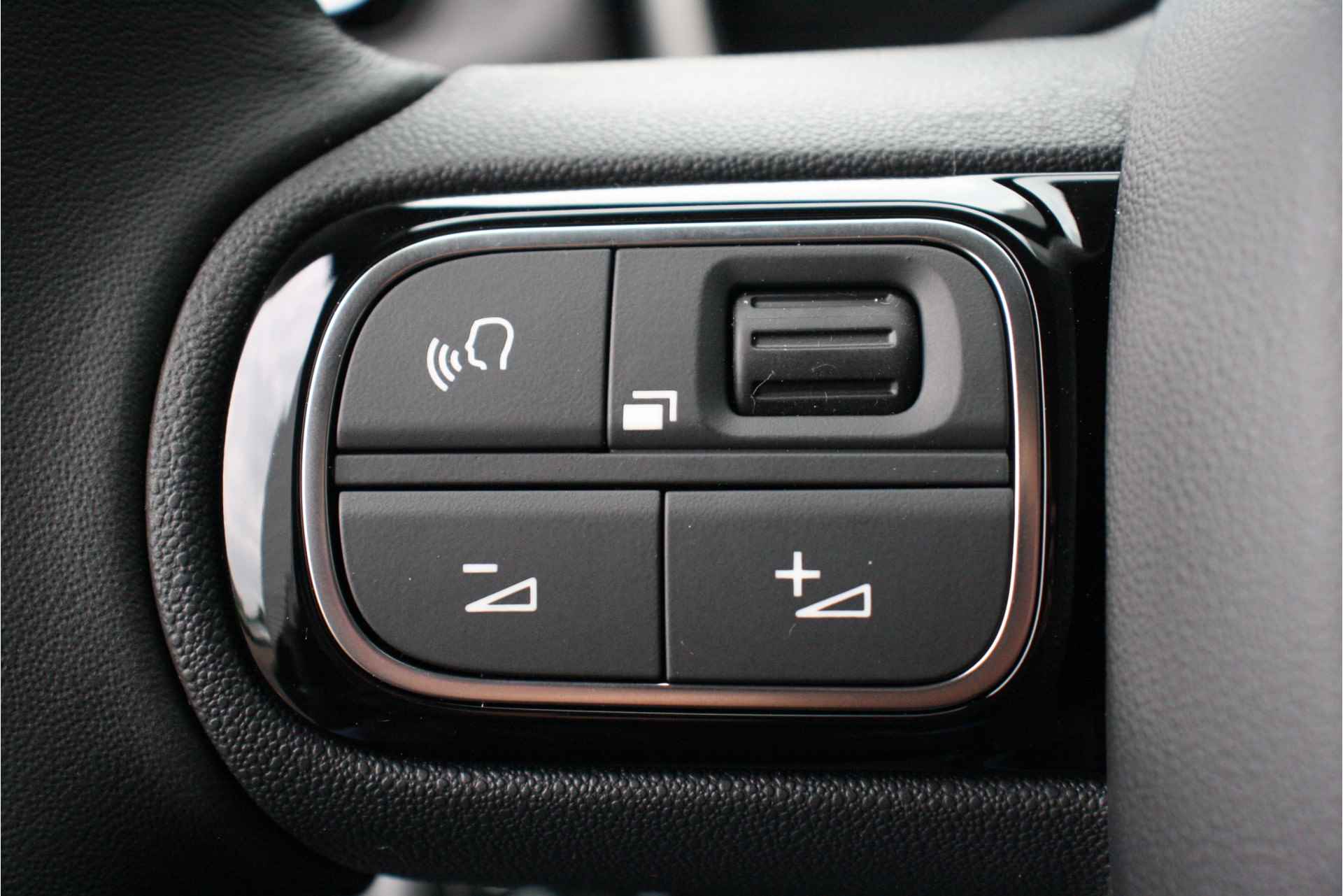 Citroën C3 C3 1.2 PureTech Feel Edition 83pk | VOORRAAD-ACTIE! | Navigatie | Achteruitrijcamera | 17"LMV | Apple C - 23/33