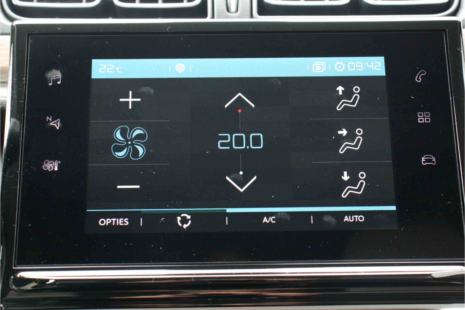 Citroën C3 C3 1.2 PureTech Feel Edition 83pk | VOORRAAD-ACTIE! | Navigatie | Achteruitrijcamera | 17"LMV | Apple C - 31/33