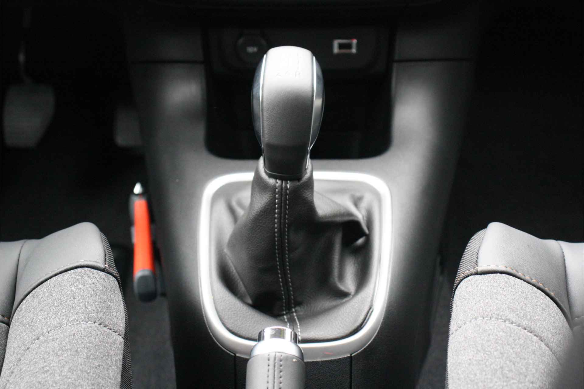 Citroën C3 C3 1.2 PureTech Feel Edition 83pk | VOORRAAD-ACTIE! | Navigatie | Achteruitrijcamera | 17"LMV | Apple C - 33/33
