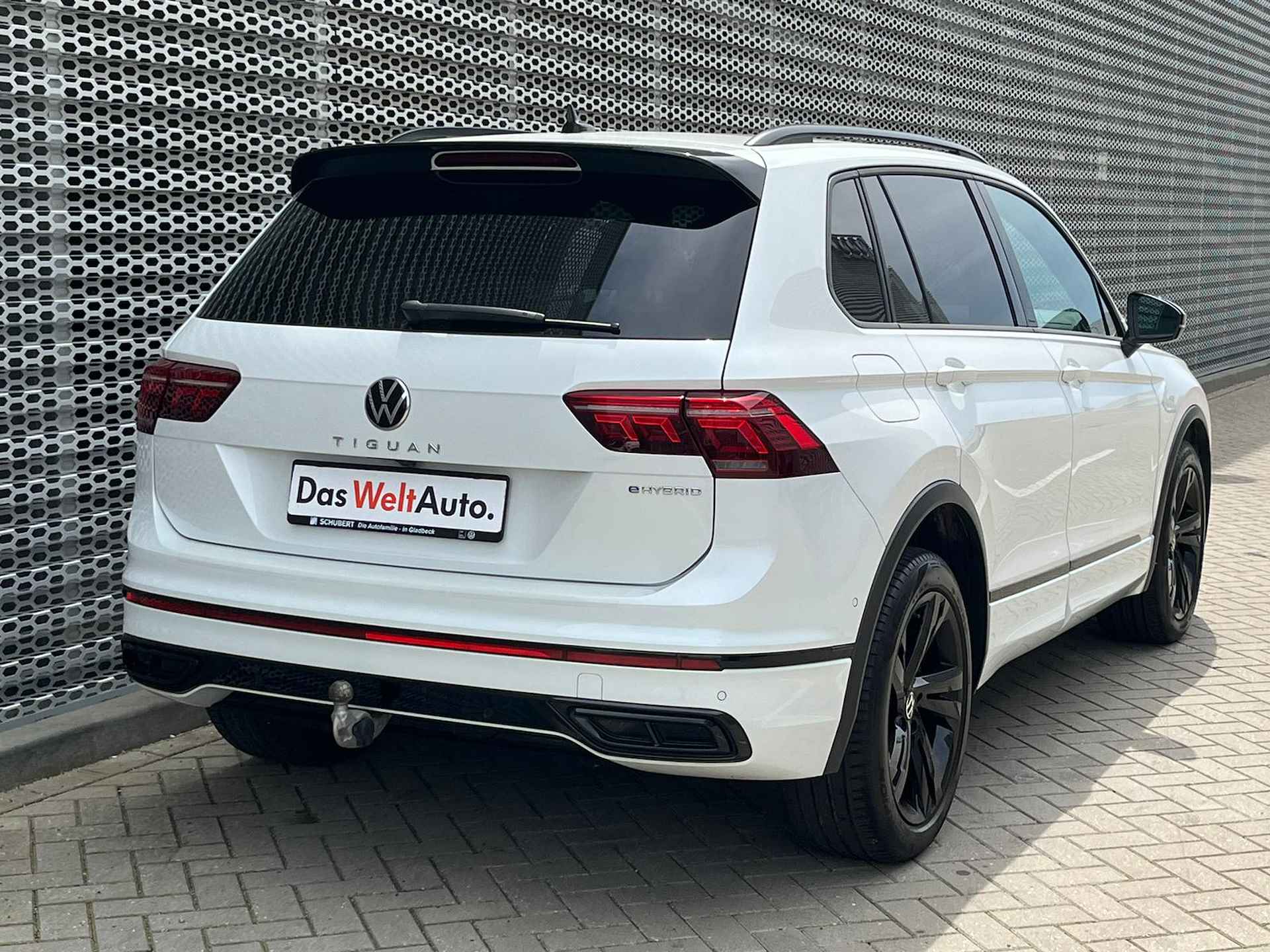 Volkswagen Tiguan 1.4 TSI eHybrid 245PK R-Line / 19" LMV / Panoramadak / Black Style / Trekhaak / Stuur+Stoelverwarming / Elektrische achterklep / LED Matrix ** - 8/41