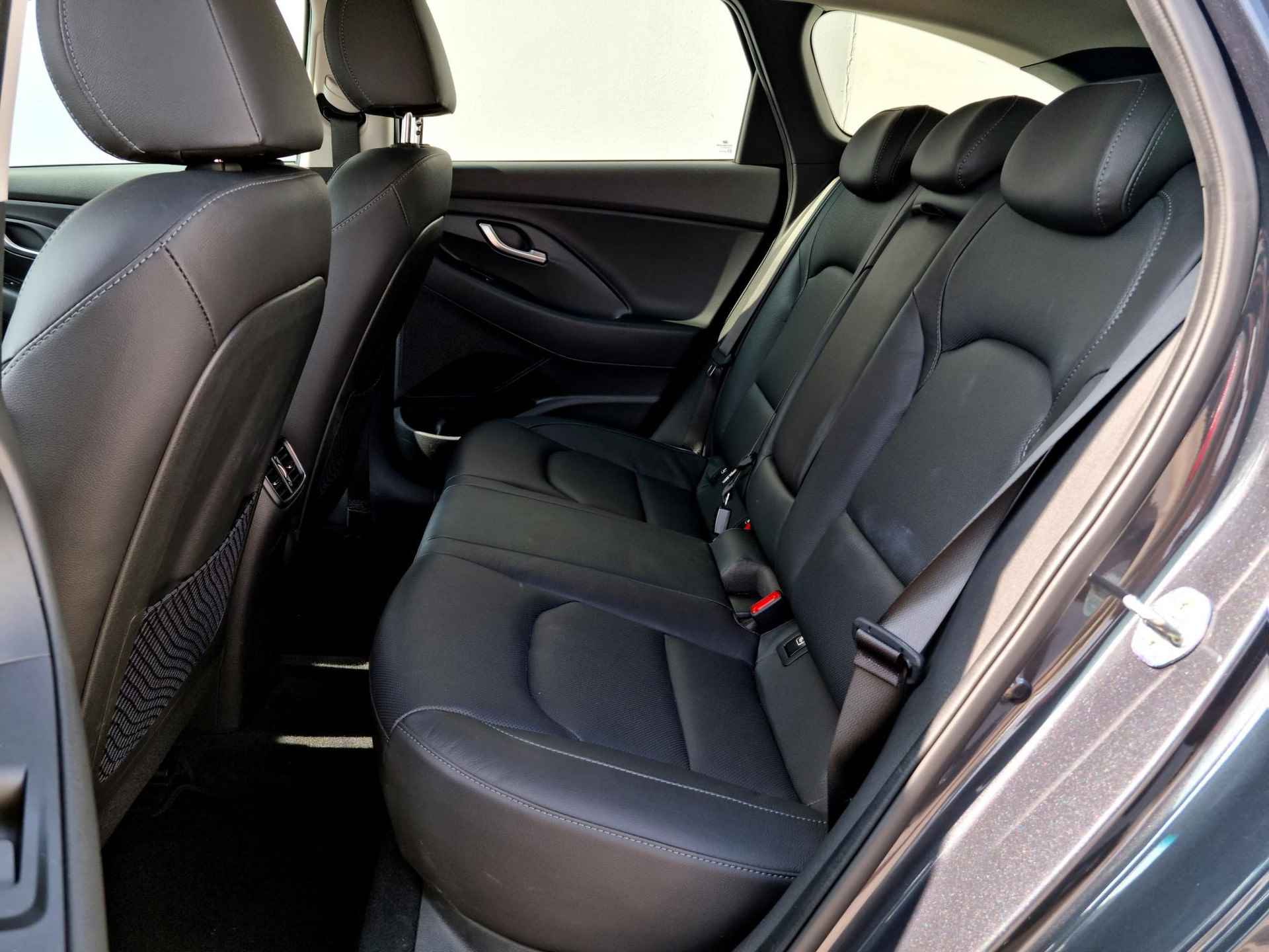 Hyundai i30 Wagon 1.5 T-GDi MHEV Premium / Private Lease Vanaf €629,- / Origineel NL / Lederen Bekleding - 6/46