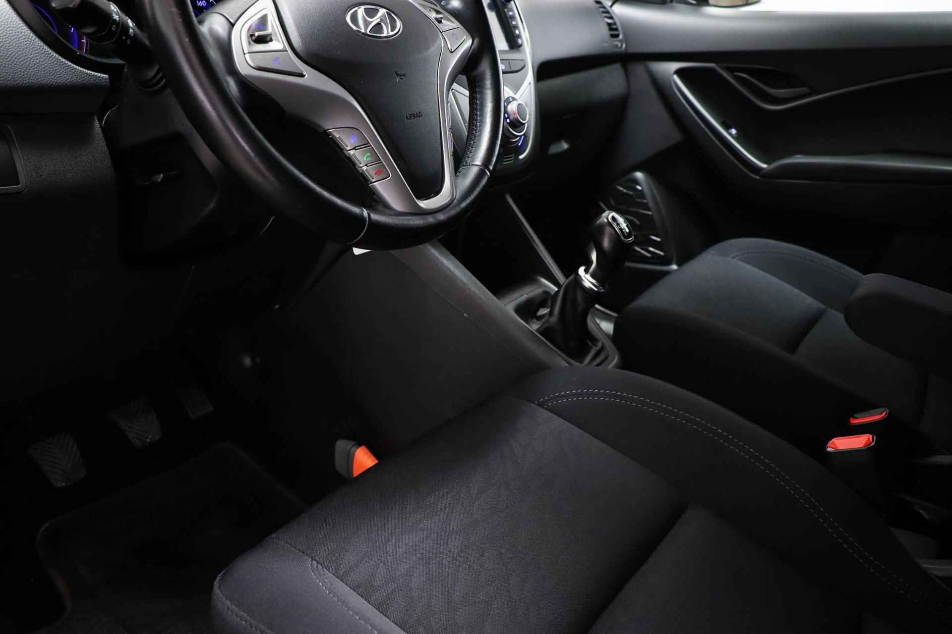 Hyundai ix20 1.4i Go! | AIRCO | NAVI | BLUETOOTH | CAMERA | TREKHAAK | 16" - 29/50