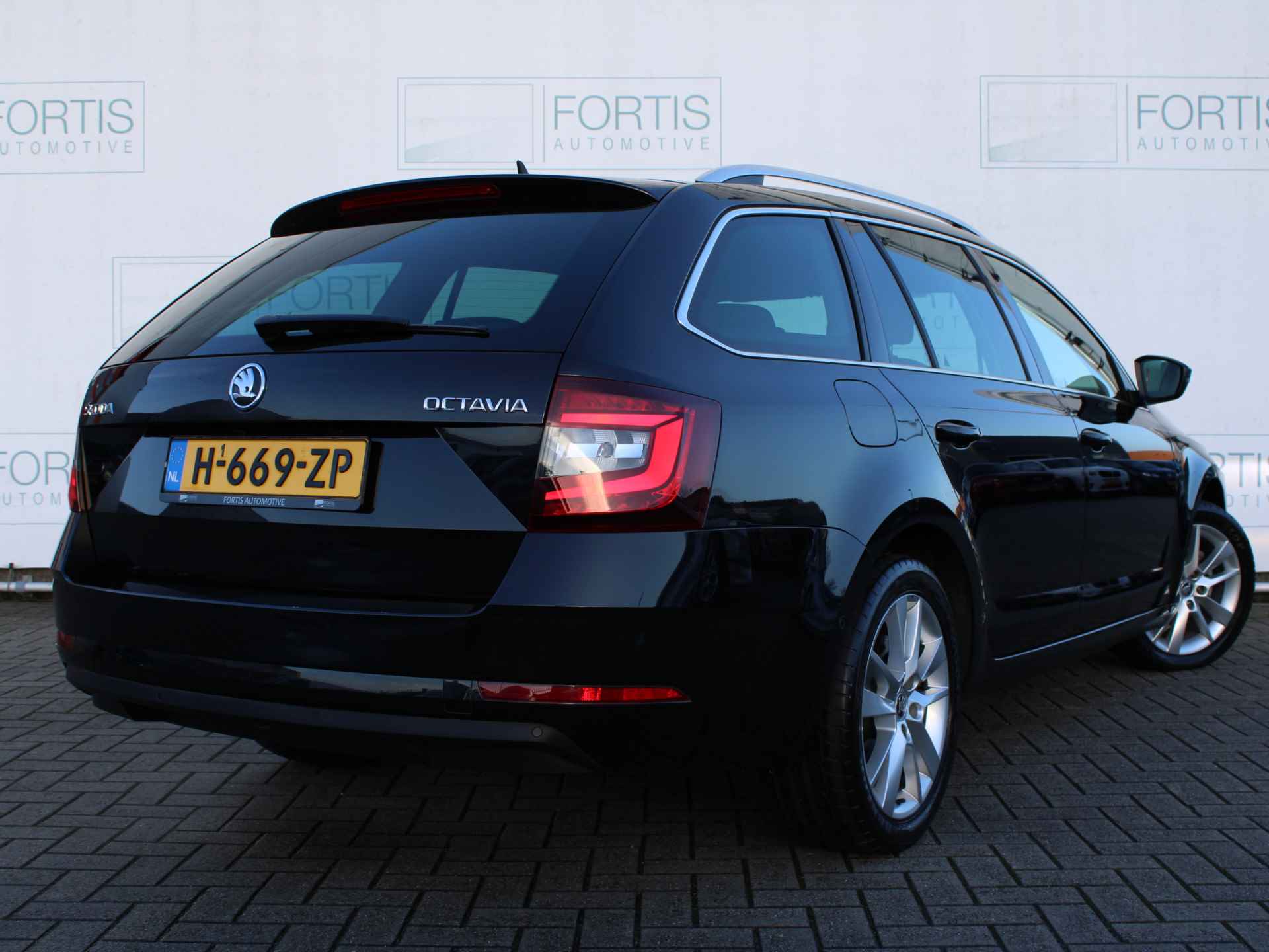 Škoda Octavia Combi 1.5 TSI Greentech Business Edition Plus NL AUTO | LEDER | STOELVERW | TREKHAAK | - 3/34