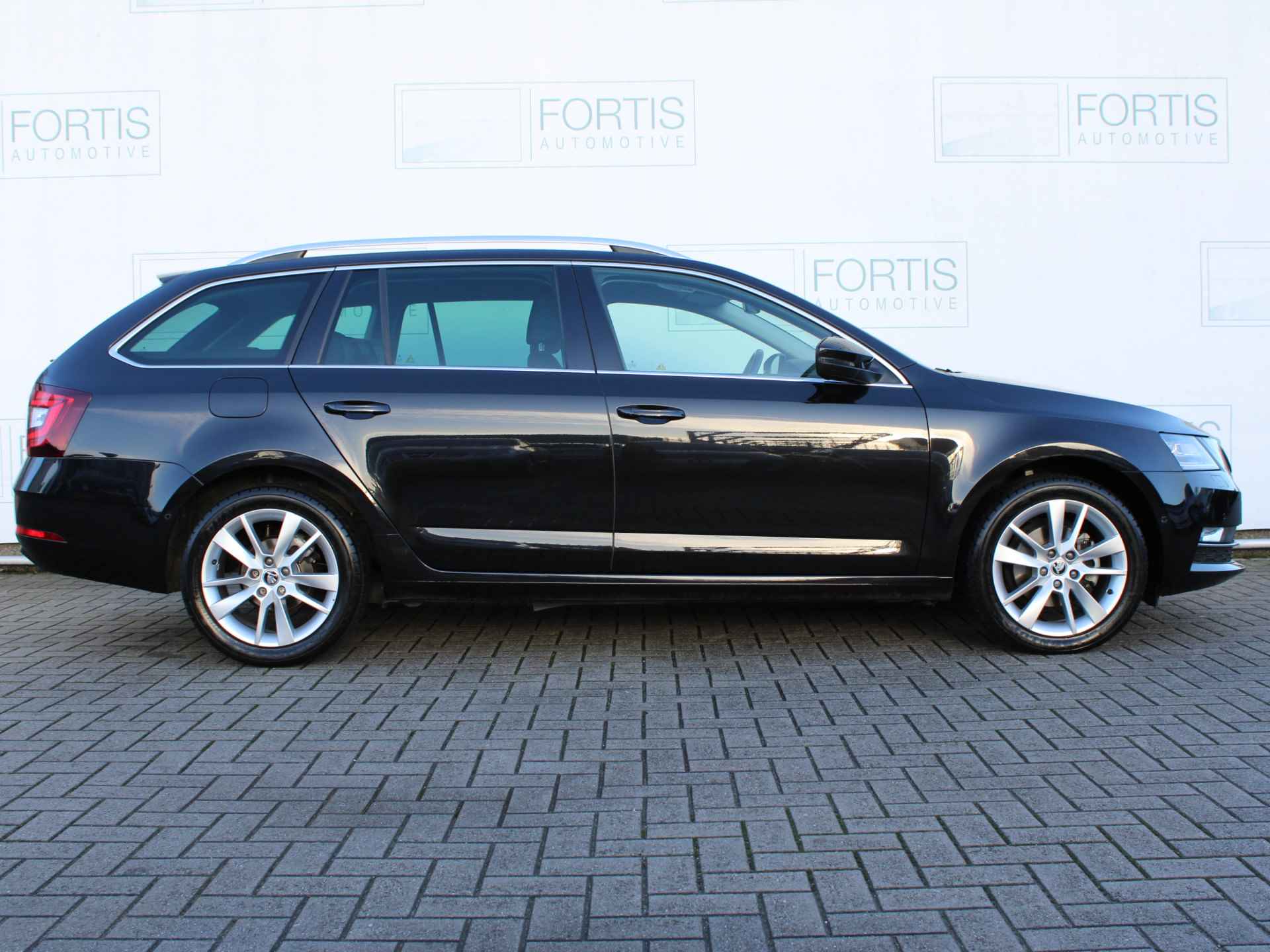 Škoda Octavia Combi 1.5 TSI Greentech Business Edition Plus NL AUTO | LEDER | STOELVERW | TREKHAAK | - 18/34