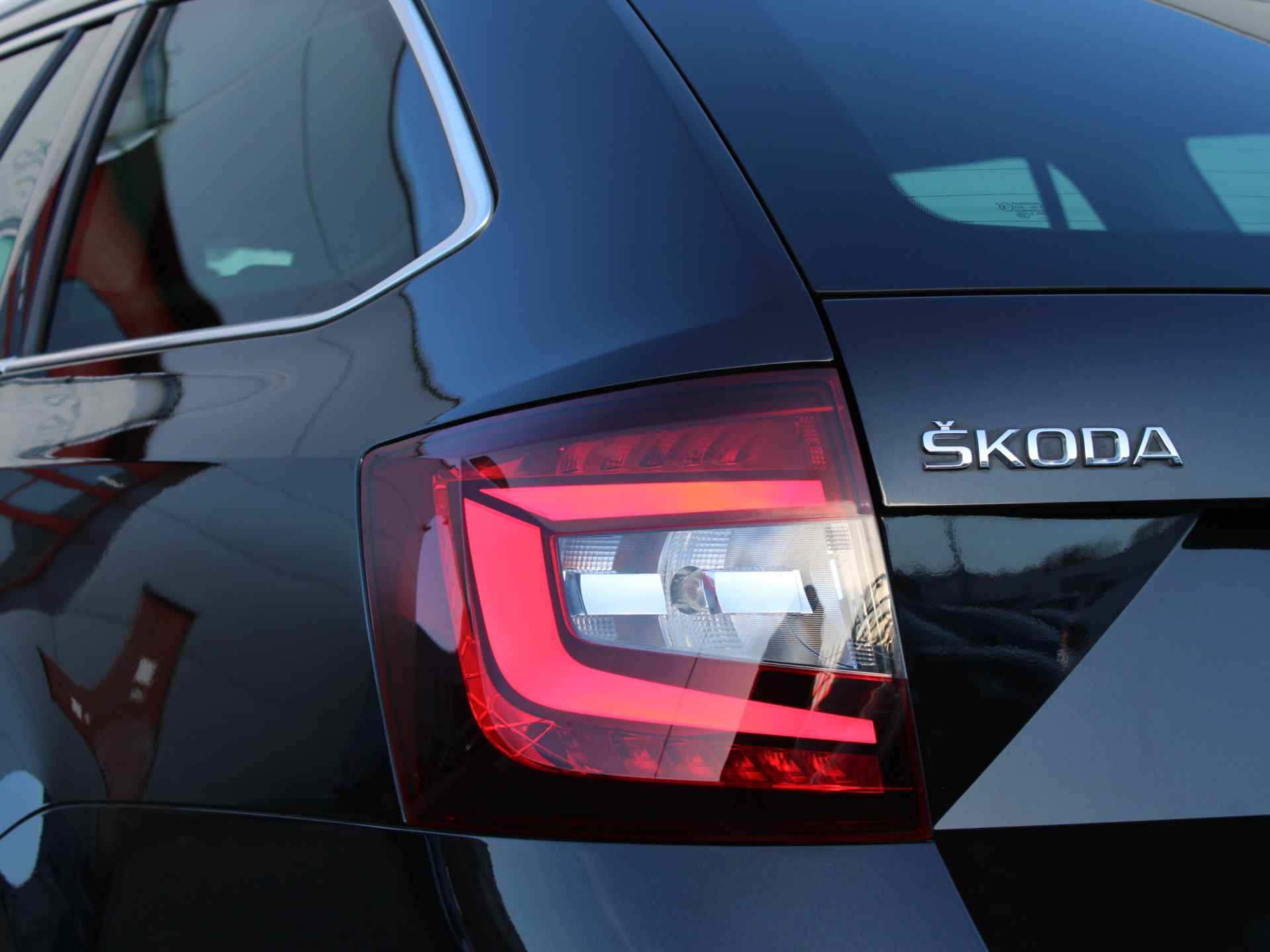 Škoda Octavia Combi 1.5 TSI Greentech Business Edition Plus NL AUTO | LEDER | STOELVERW | TREKHAAK | - 22/34