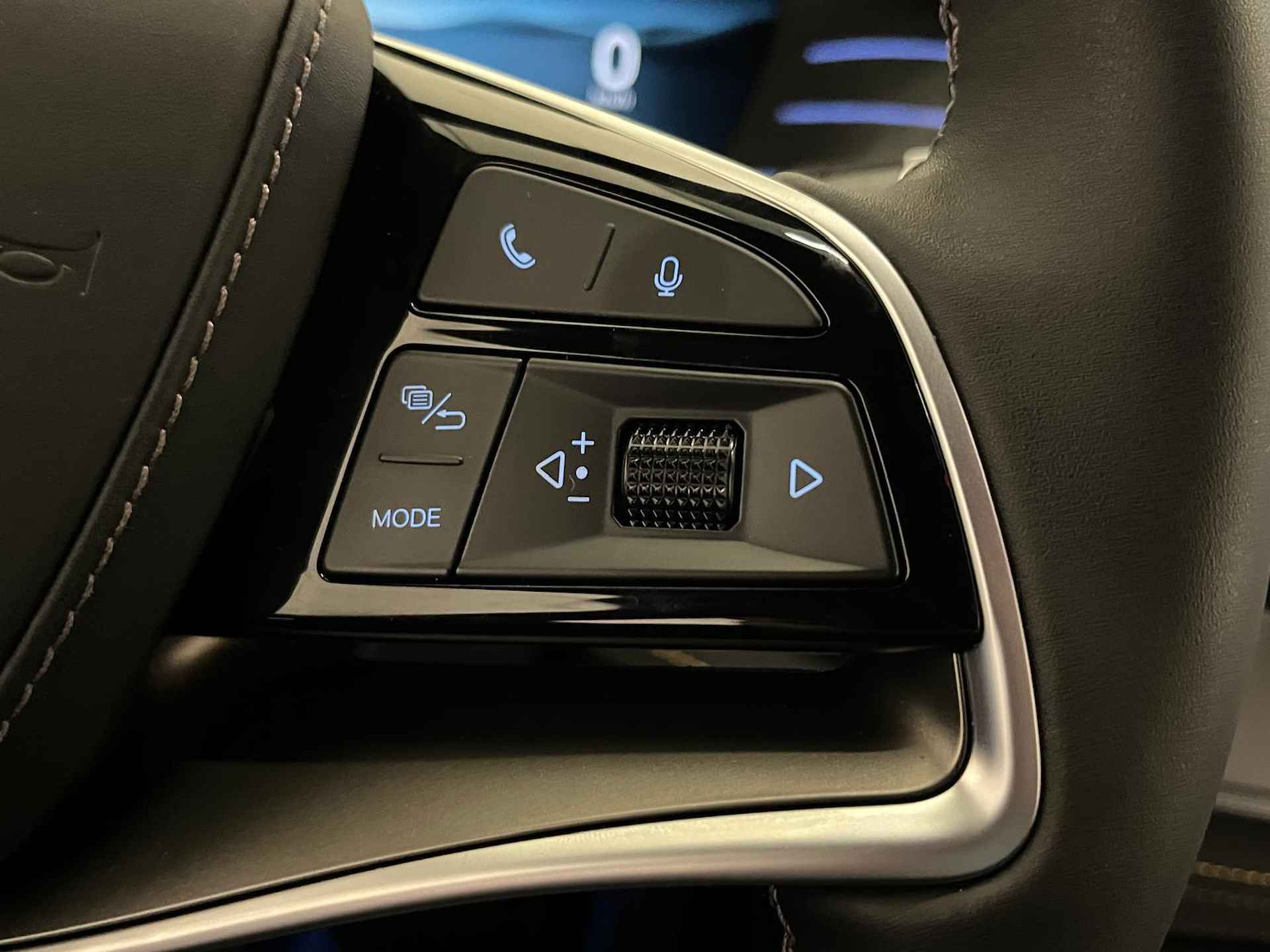 BYD TANG Flagship 108.8 kWh VOORRAAD 7 PERSOONS | APPLE CARPLAY |  PANORAMADAK | MASSAGE STOELEN | - 12/20