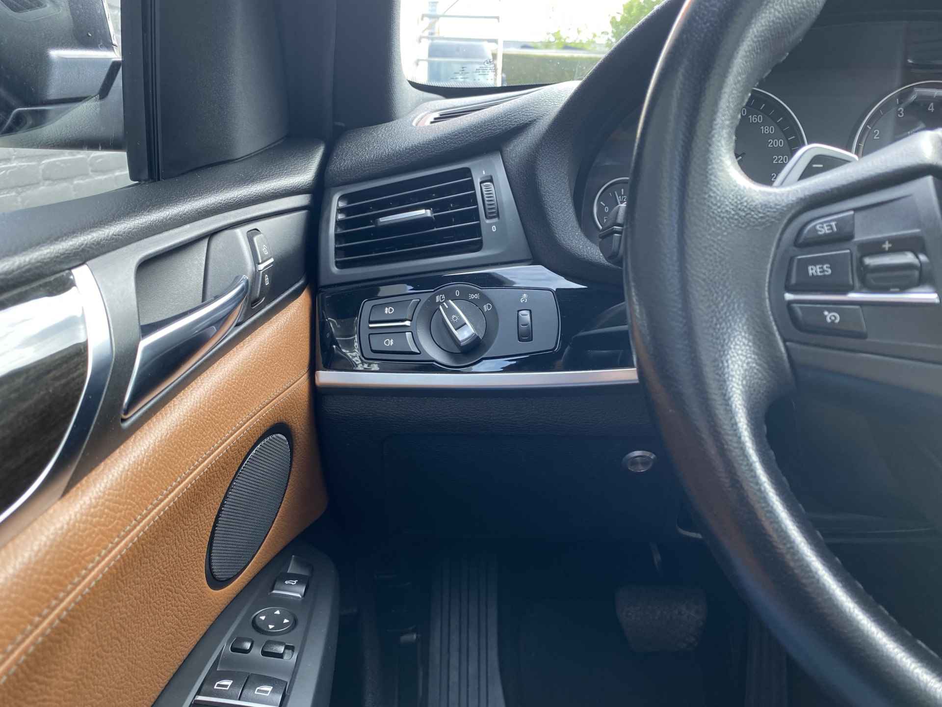 BMW X3 xDrive28i Centennial High Executive 245 pk AUT. | navigatie | panoramadak | congac leder | trekhaak | elektr. a. klep - 38/52