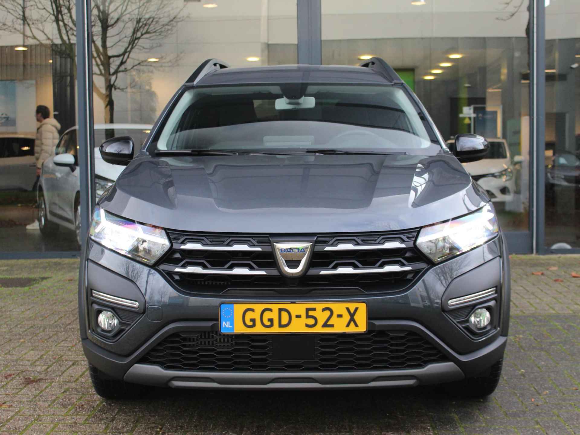 Dacia Jogger TCe 110 Extreme 7p. / 16.000KM / NAVI / CRUISE / CLIMATE / BLINDSPOT / PDC / CAMERA / STOELV. / DAB+ / 16'' LMV - 14/53