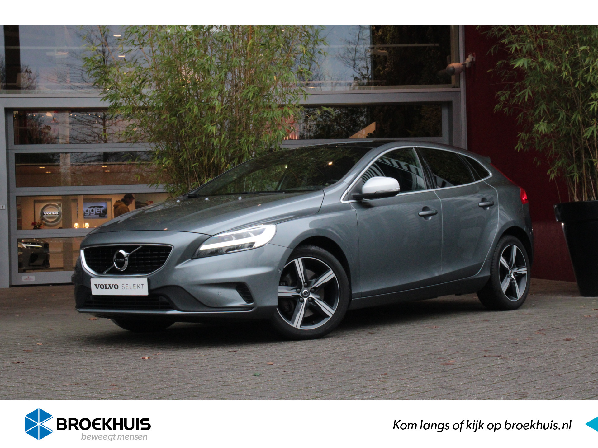 Volvo V40 T3 152pk Automaat Polar+ Sport | R-Design | Harman/Kardon | Panoramadak | Trekhaak | Camera | Keyless