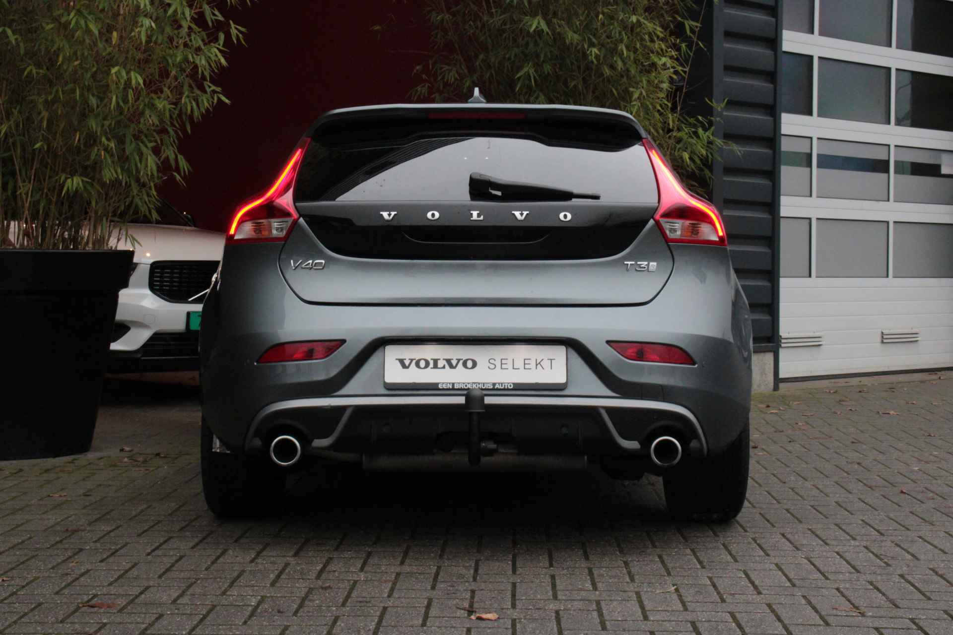 Volvo V40 T3 152pk Automaat Polar+ Sport | R-Design | Harman/Kardon | Panoramadak | Trekhaak | Camera | Keyless - 11/18