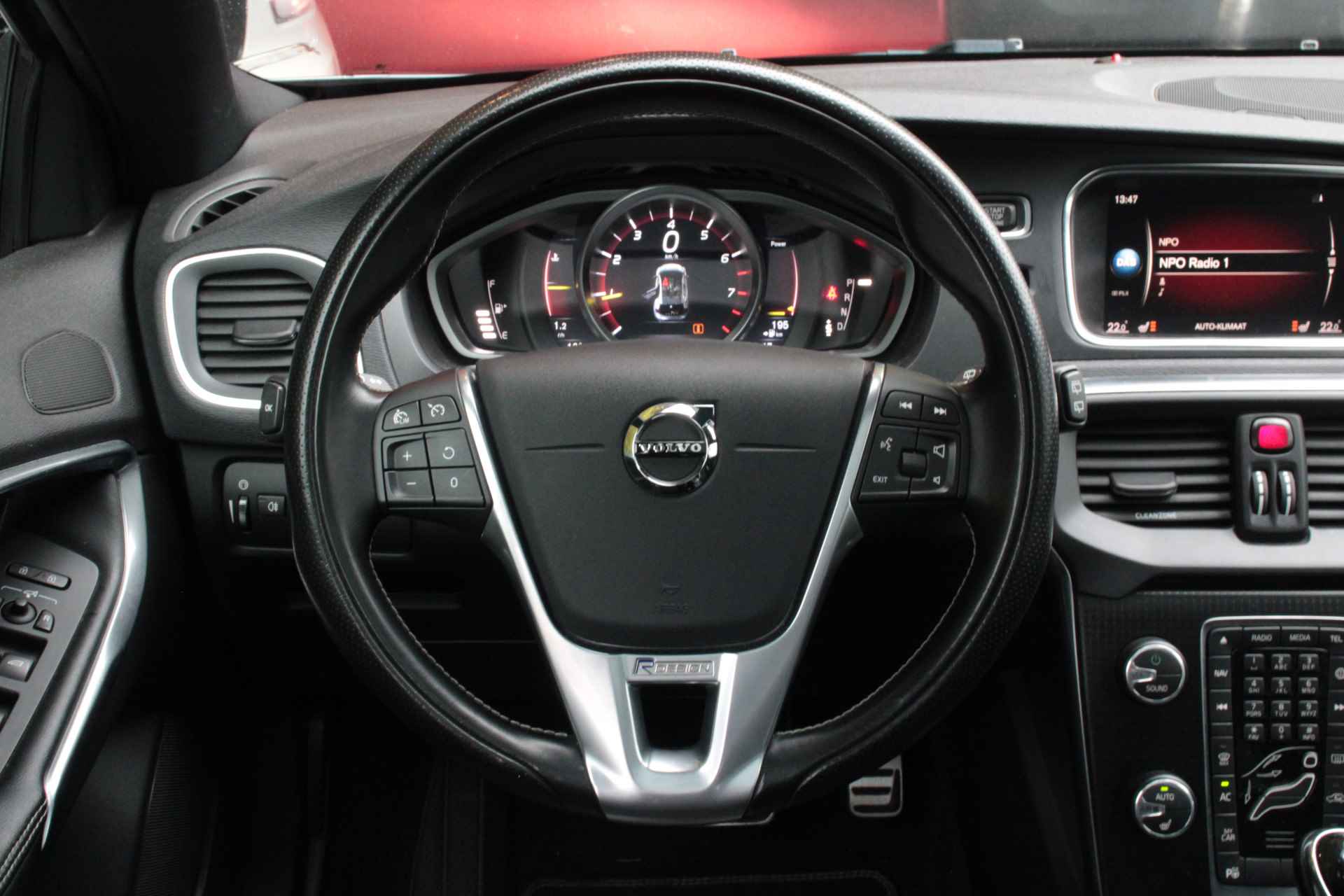 Volvo V40 T3 152pk Automaat Polar+ Sport | R-Design | Harman/Kardon | Panoramadak | Trekhaak | Camera | Keyless - 13/18