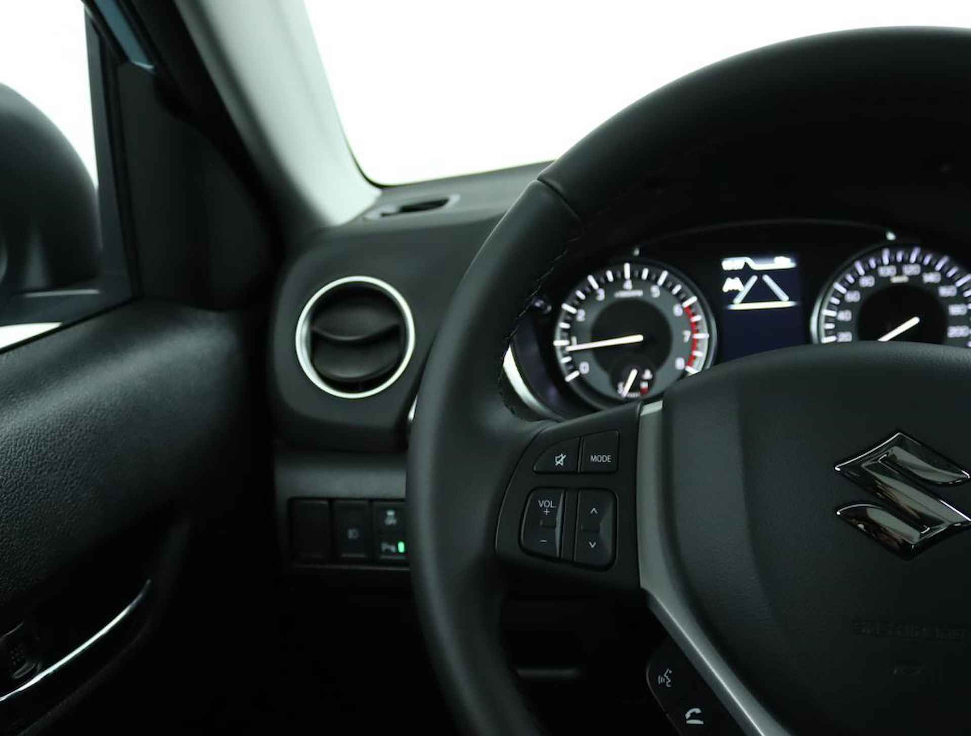 Suzuki Vitara 1.4 Boosterjet Style Smart Hybrid | Climate control | Cruise control adaptive | Navigatie | Camera | Parkeersensoren | Stoelverwarming | Apple car play, Android auto | - 19/53