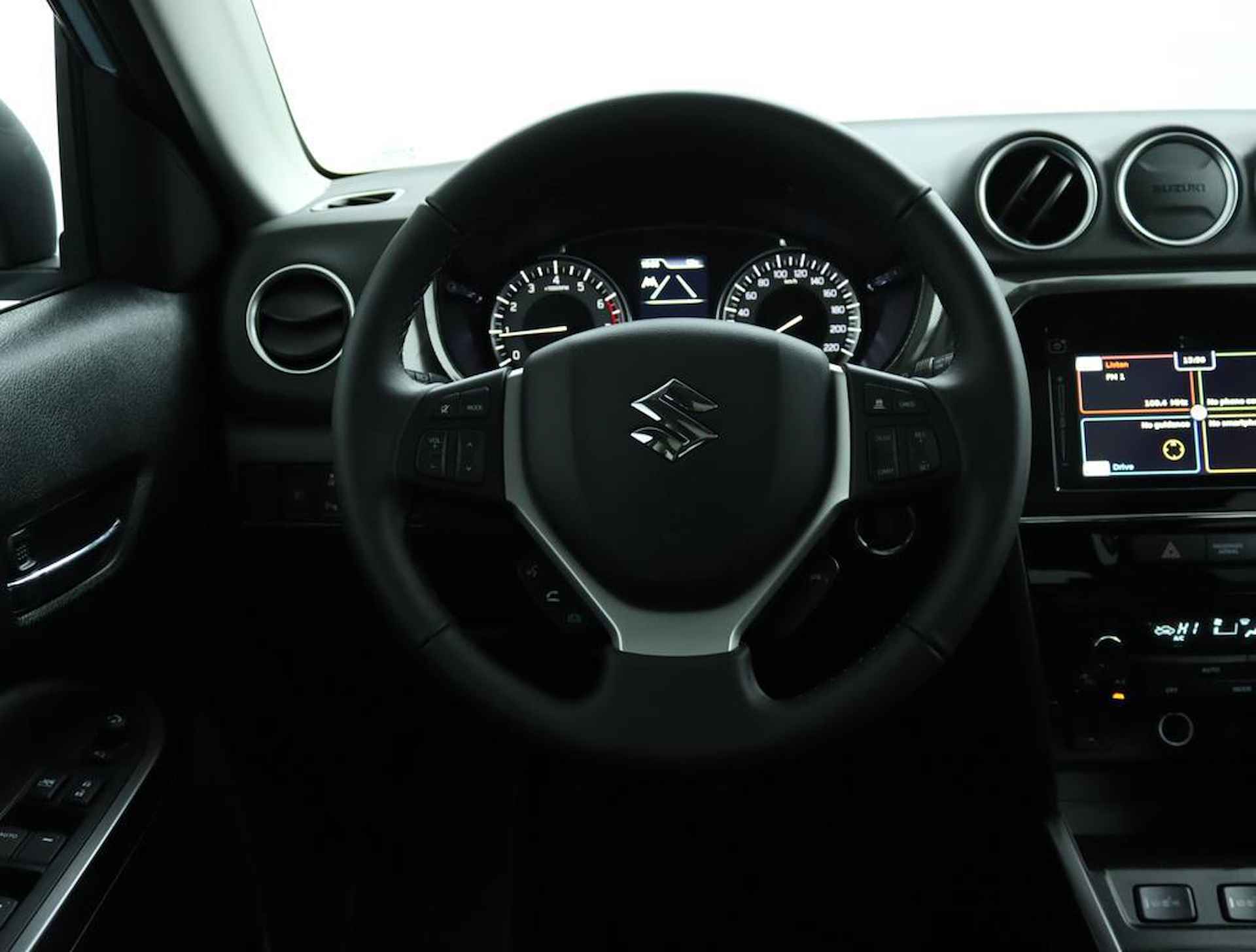 Suzuki Vitara 1.4 Boosterjet Style Smart Hybrid | Climate control | Cruise control adaptive | Navigatie | Camera | Parkeersensoren | Stoelverwarming | Apple car play, Android auto | - 45/53