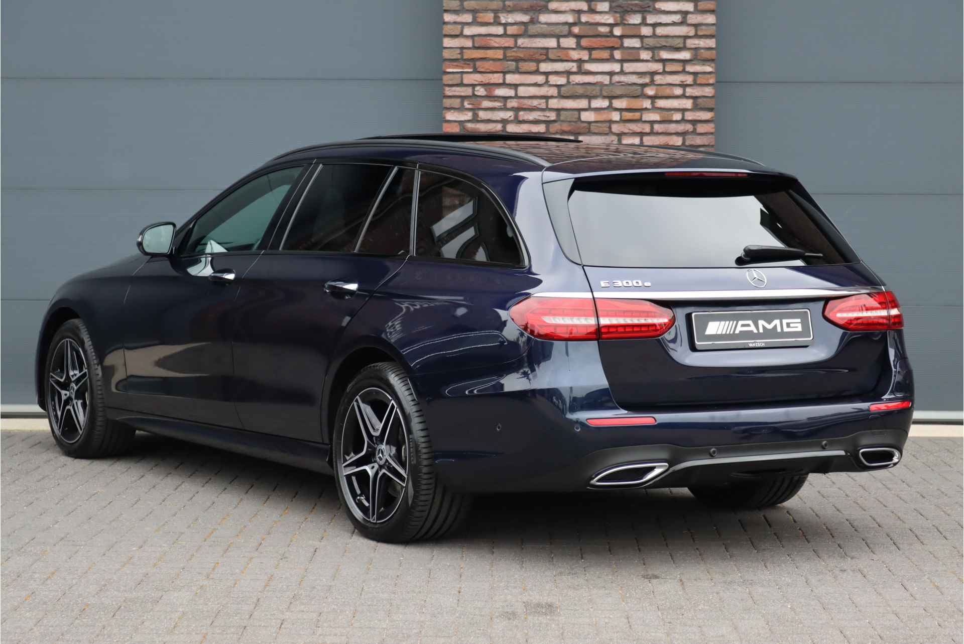 Mercedes-Benz E-Klasse Estate 300 e Premium AMG Line Aut9 | Distronic+ | Burmester | Panoramadak | Trekhaak | Memory | Verwarmd Stuurwiel | Vlakkenverwarming | Keyless Go | Surround Camera | Augmented Reality | - 6/47