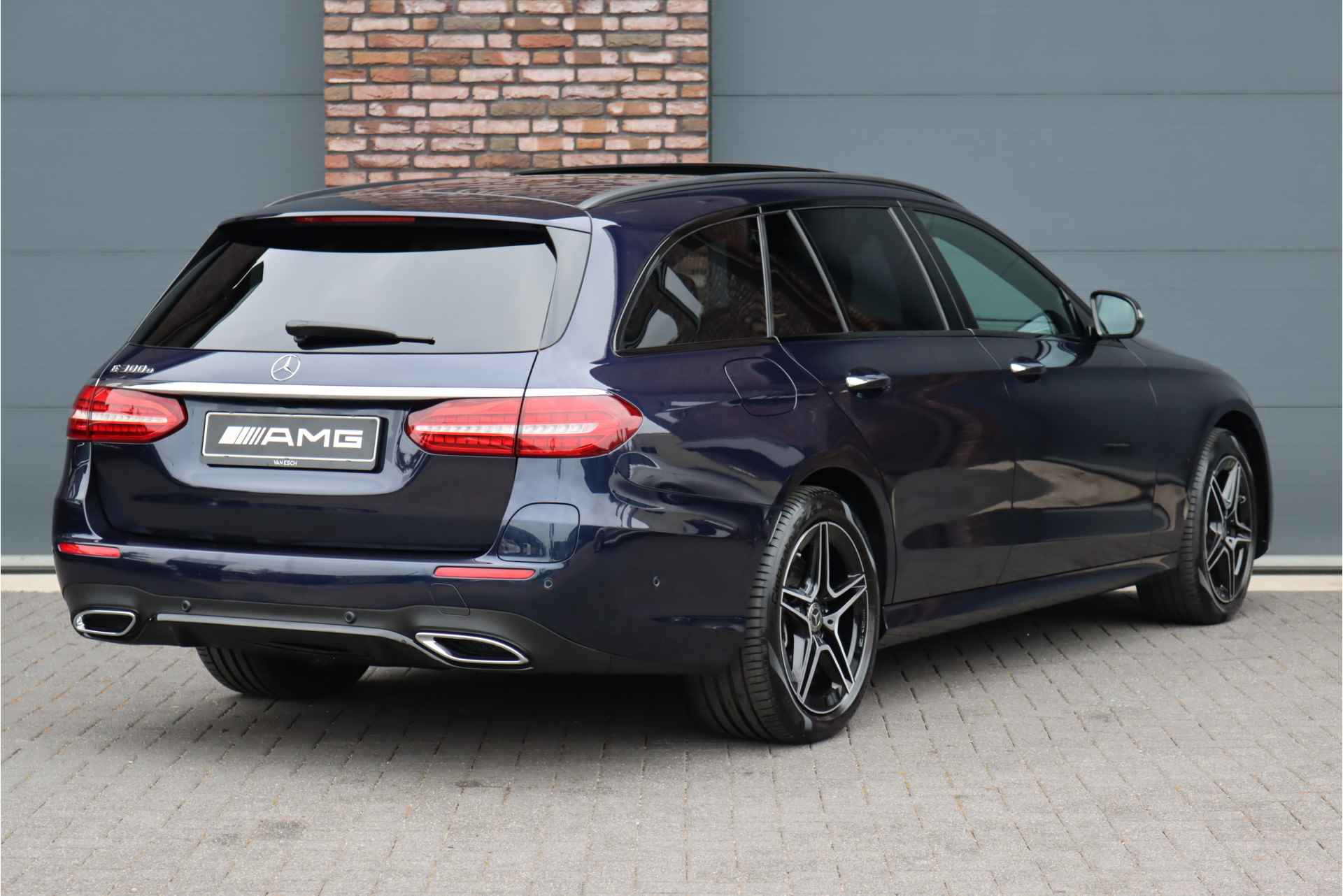 Mercedes-Benz E-Klasse Estate 300 e Premium AMG Line Aut9 | Distronic+ | Burmester | Panoramadak | Trekhaak | Memory | Verwarmd Stuurwiel | Vlakkenverwarming | Keyless Go | Surround Camera | Augmented Reality | - 8/47