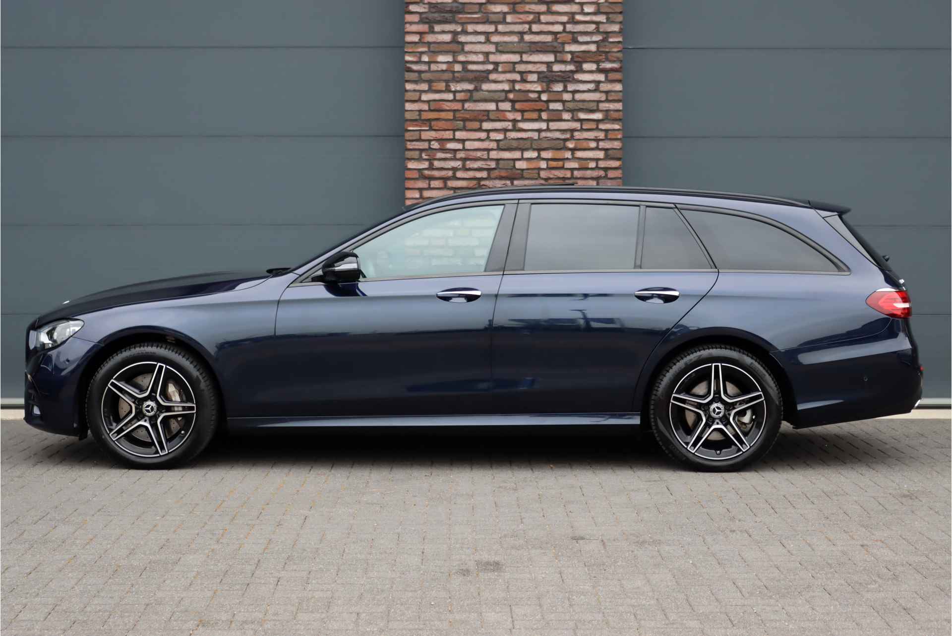 Mercedes-Benz E-Klasse Estate 300 e Premium AMG Line Aut9 | Distronic+ | Burmester | Panoramadak | Trekhaak | Memory | Verwarmd Stuurwiel | Vlakkenverwarming | Keyless Go | Surround Camera | Augmented Reality | - 10/47