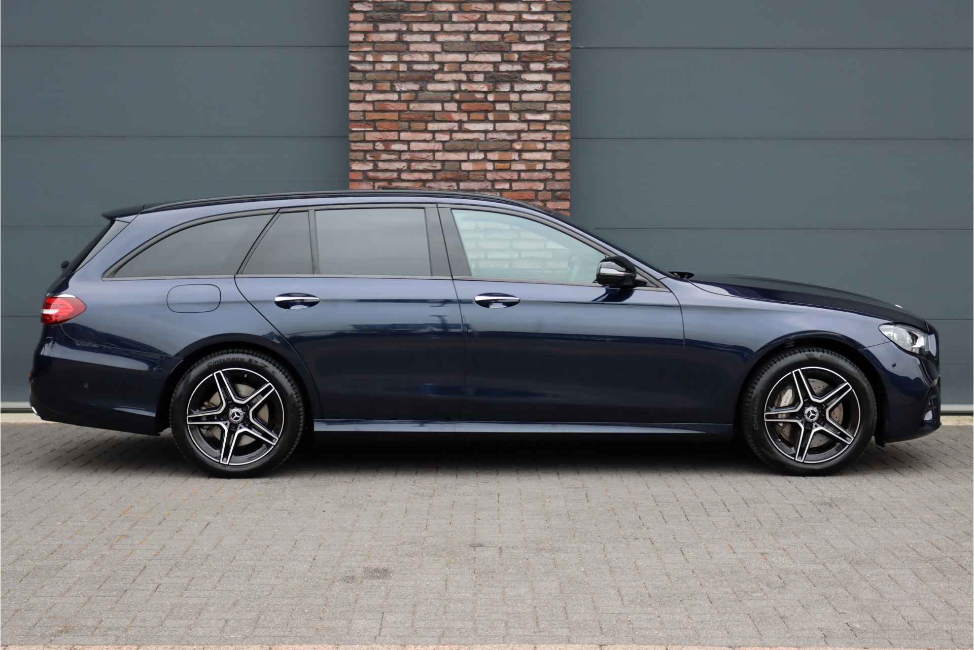 Mercedes-Benz E-Klasse Estate 300 e Premium AMG Line Aut9 | Distronic+ | Burmester | Panoramadak | Trekhaak | Memory | Verwarmd Stuurwiel | Vlakkenverwarming | Keyless Go | Surround Camera | Augmented Reality | - 12/47