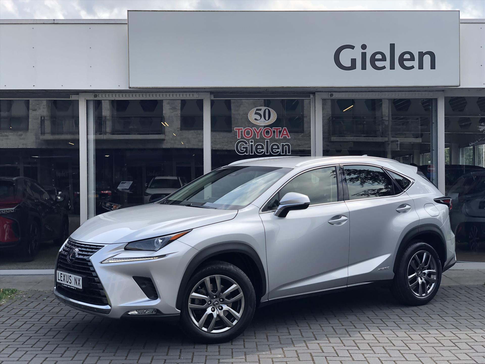 Lexus Nx 300h AWD Sport Edition | Trekhaak, Eerste eigenaar, Leer, Stoelverwarming, Parkeersensoren, 18 inch, Navi, CarPlay