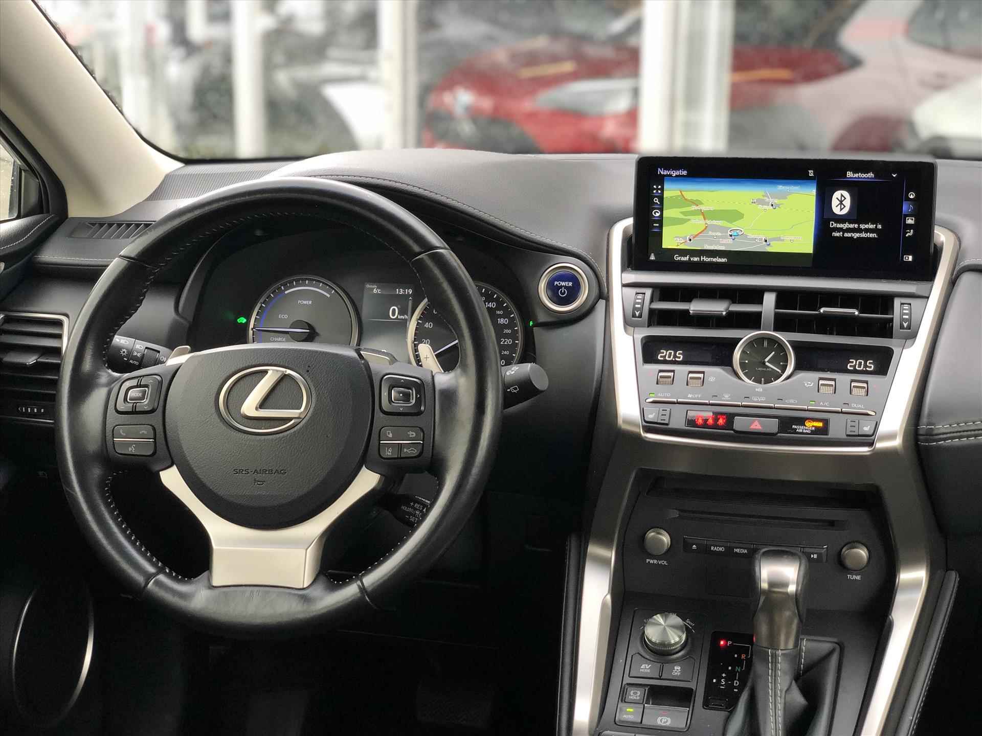 Lexus Nx 300h AWD Sport Edition | Trekhaak, Eerste eigenaar, Leer, Stoelverwarming, Parkeersensoren, 18 inch, Navi, CarPlay - 12/33