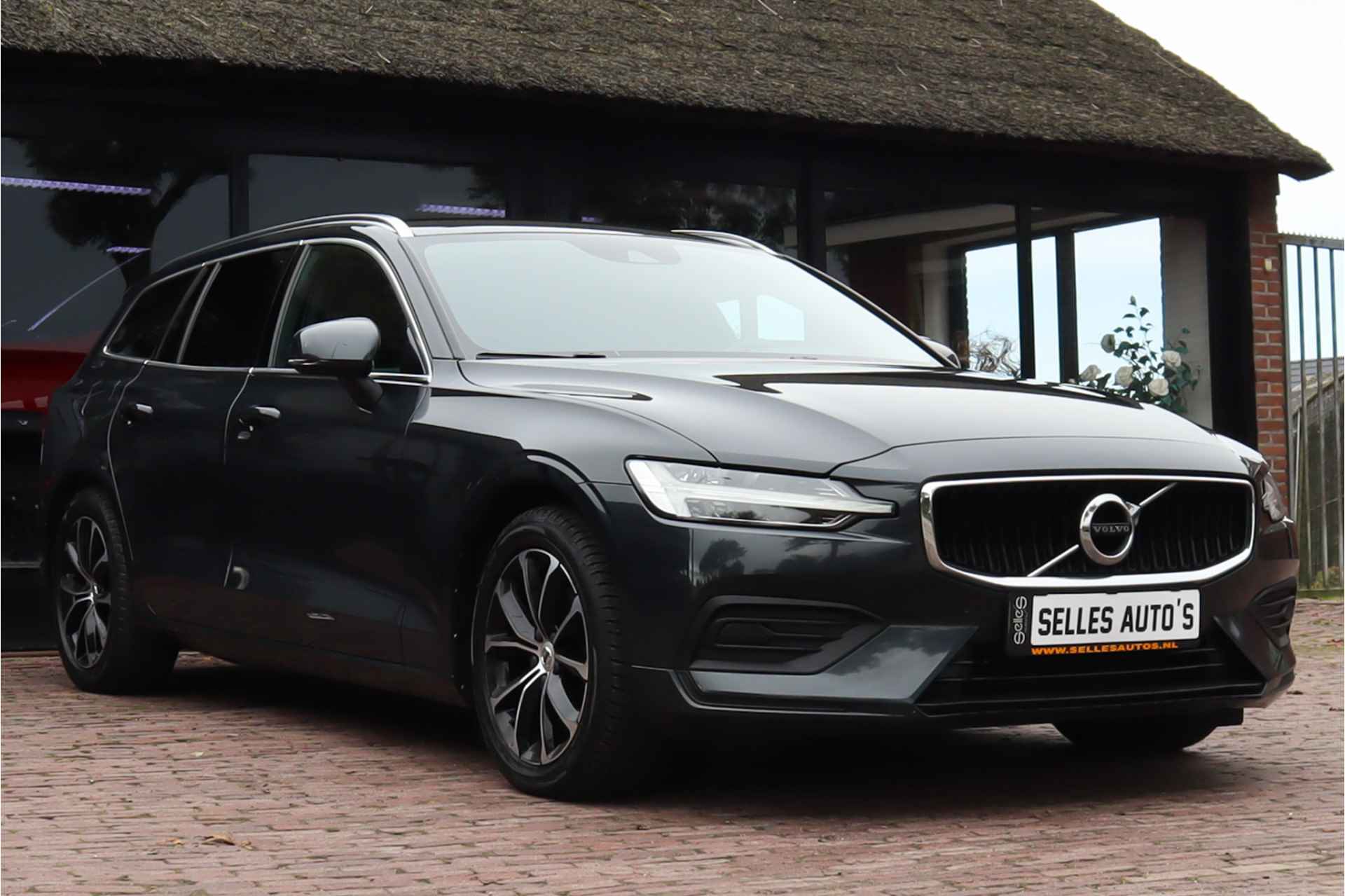 Volvo V60 2.0 D3 Momentum | Automaat | Apple carplay & Android auto | Stoelverwarming - 34/36