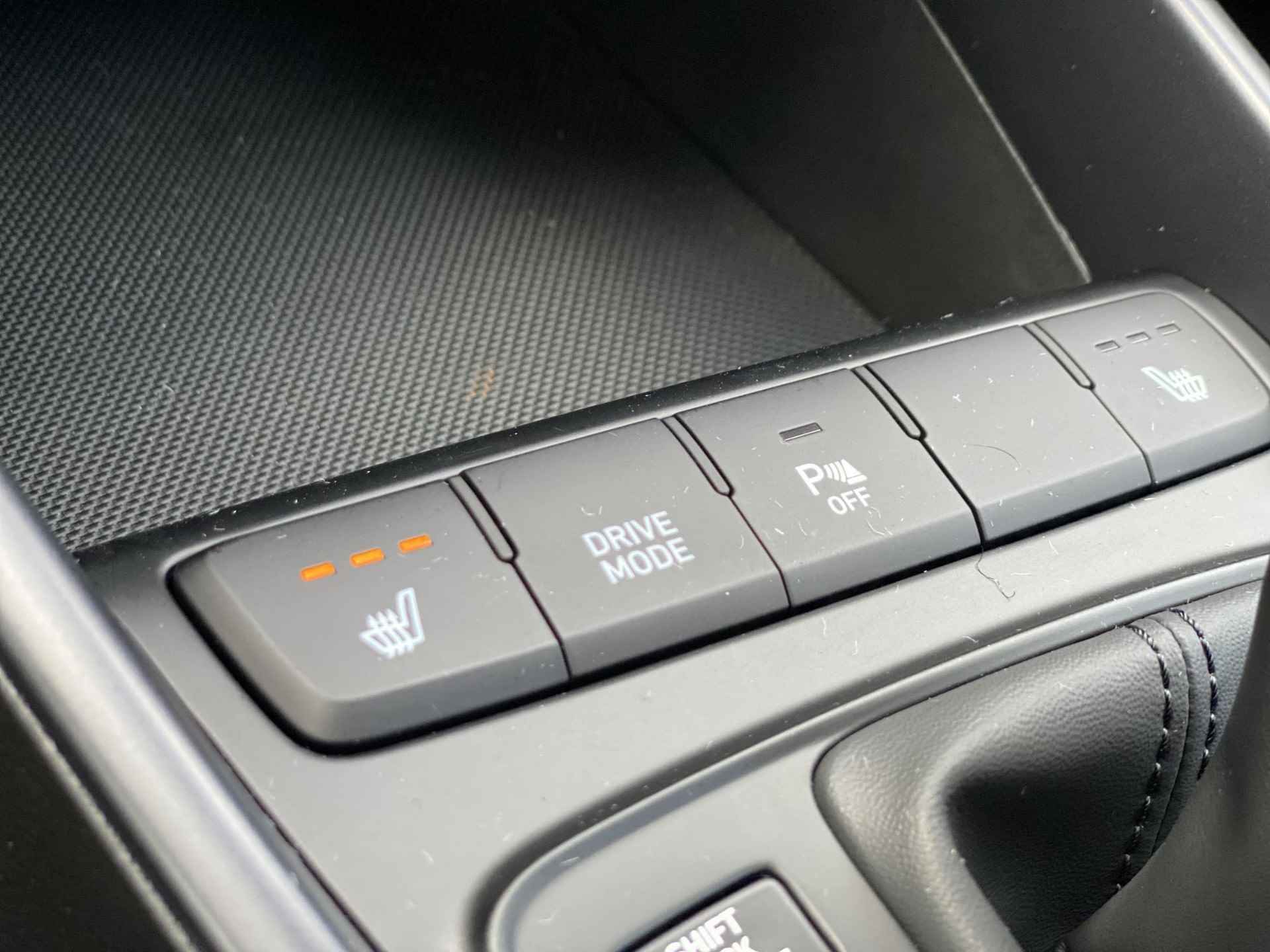 Hyundai i20 1.0 T-GDI 100 PK Automaat Comfort || Apple & Android Multimedia | Climate control | Stoel en stuurverwarming | Camera || Fabrieksgarantie 12-06-2028 - 14/33