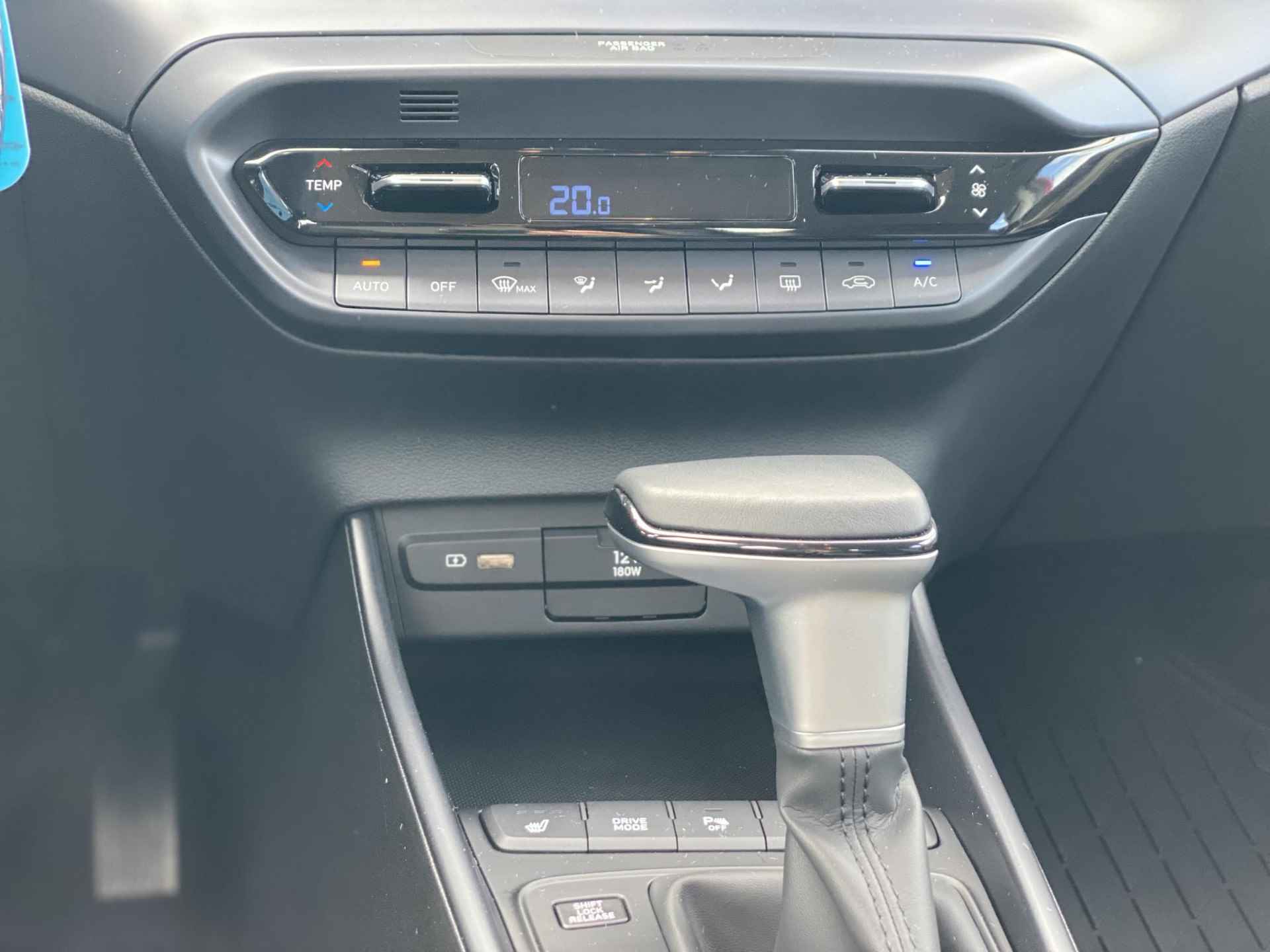 Hyundai i20 1.0 T-GDI 100 PK Automaat Comfort || Apple & Android Multimedia | Climate control | Stoel en stuurverwarming | Camera || Fabrieksgarantie 12-06-2028 - 19/33