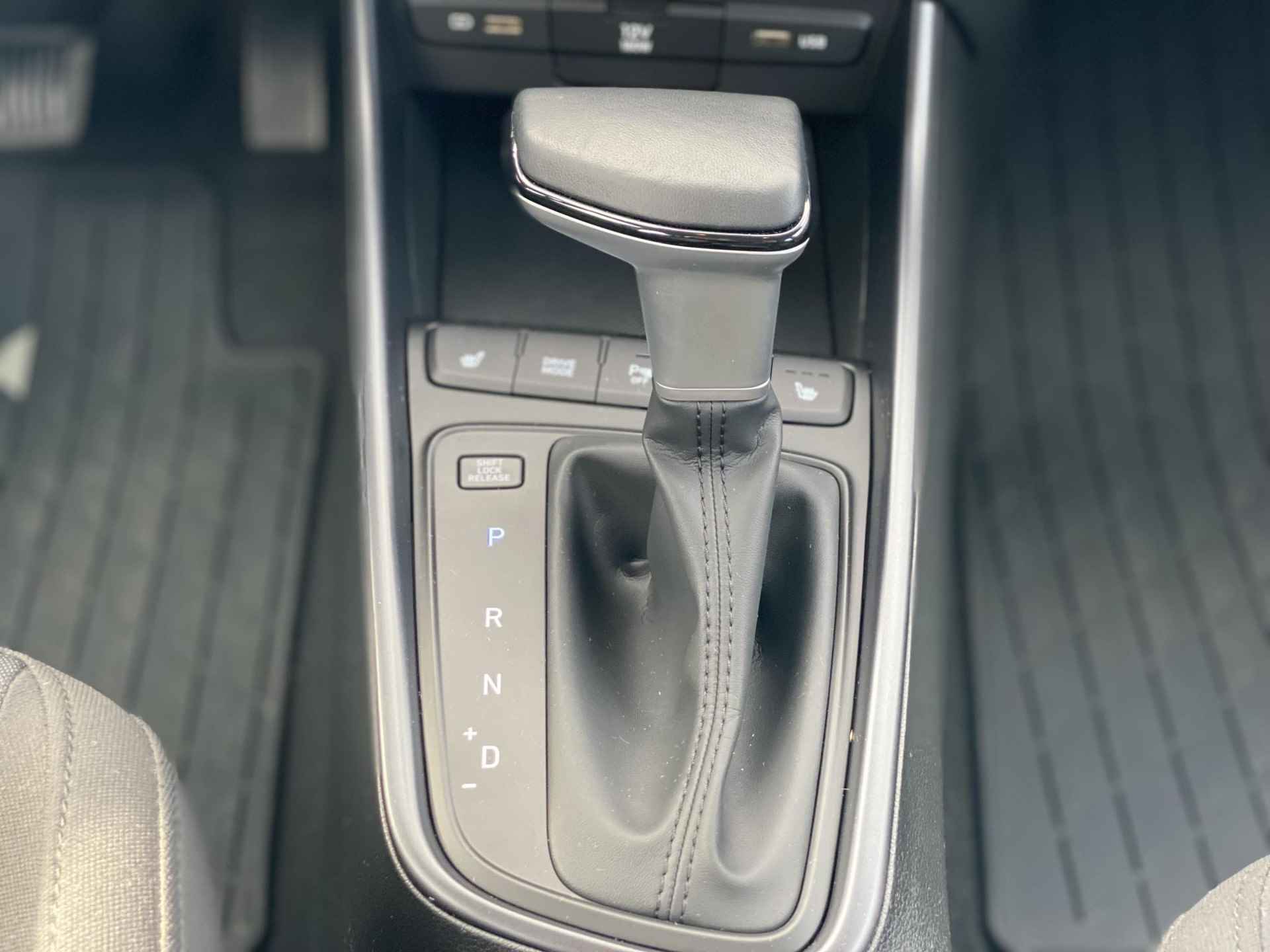 Hyundai i20 1.0 T-GDI 100 PK Automaat Comfort || Apple & Android Multimedia | Climate control | Stoel en stuurverwarming | Camera || Fabrieksgarantie 12-06-2028 - 20/33