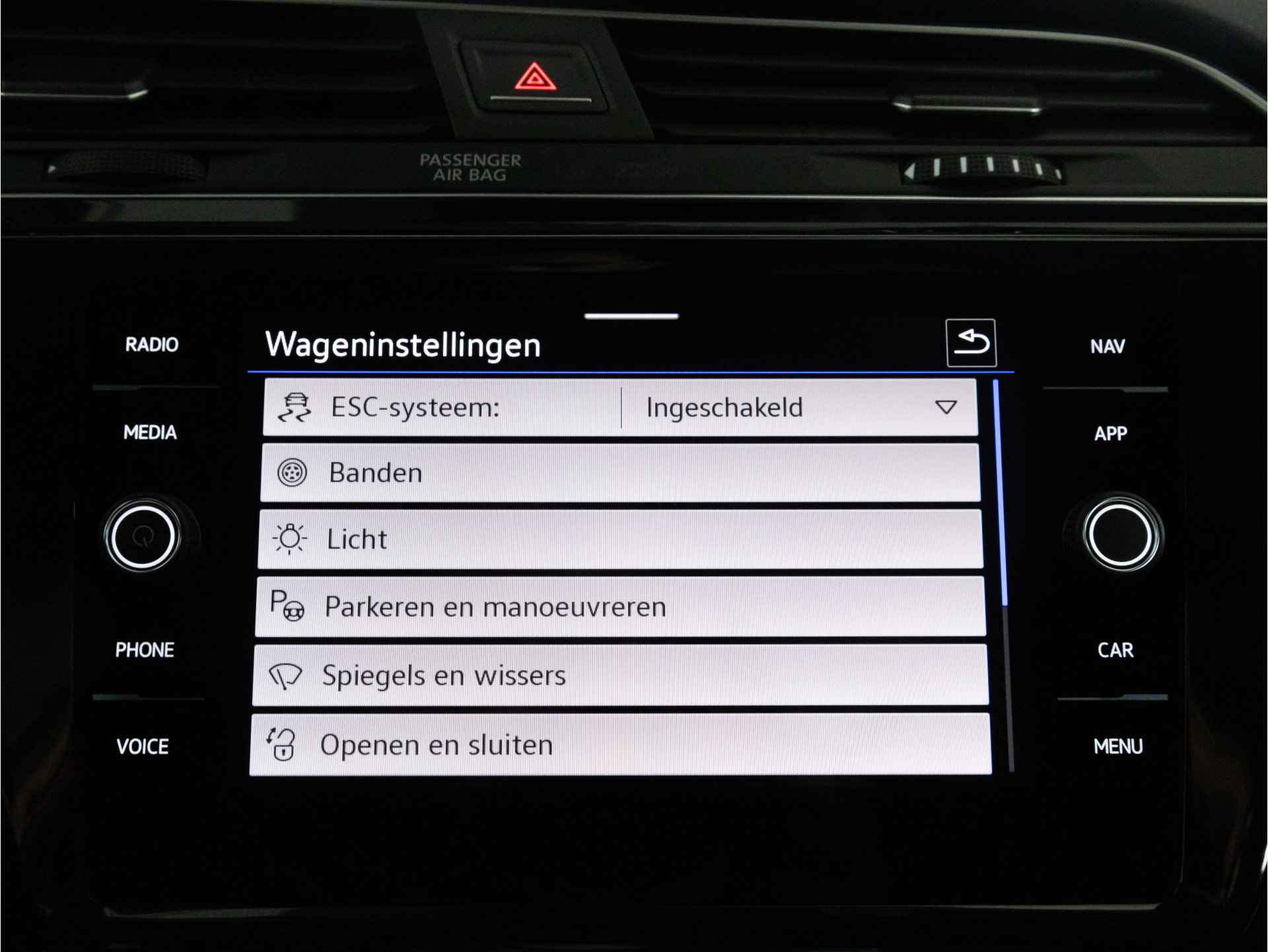 Volkswagen Touran R-Line 1.5 TSI 150 PK DSG 7-Persoons | LED | Adaptieve Cruise Control | Navigatie | Side Assist | - 27/36