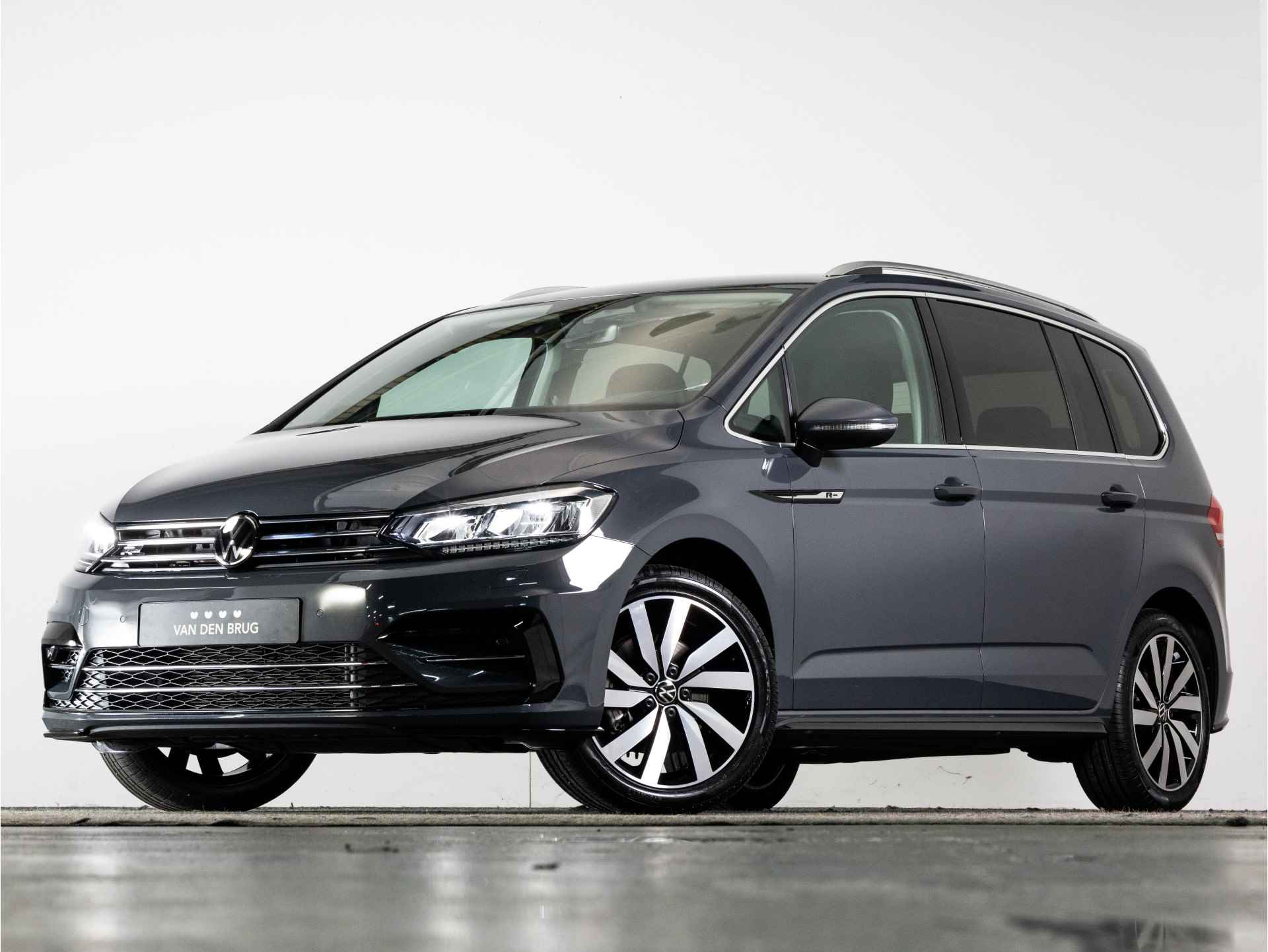 Volkswagen Touran R-Line 1.5 TSI 150 PK DSG 7-Persoons | LED | Adaptieve Cruise Control | Navigatie | Side Assist | - 33/36