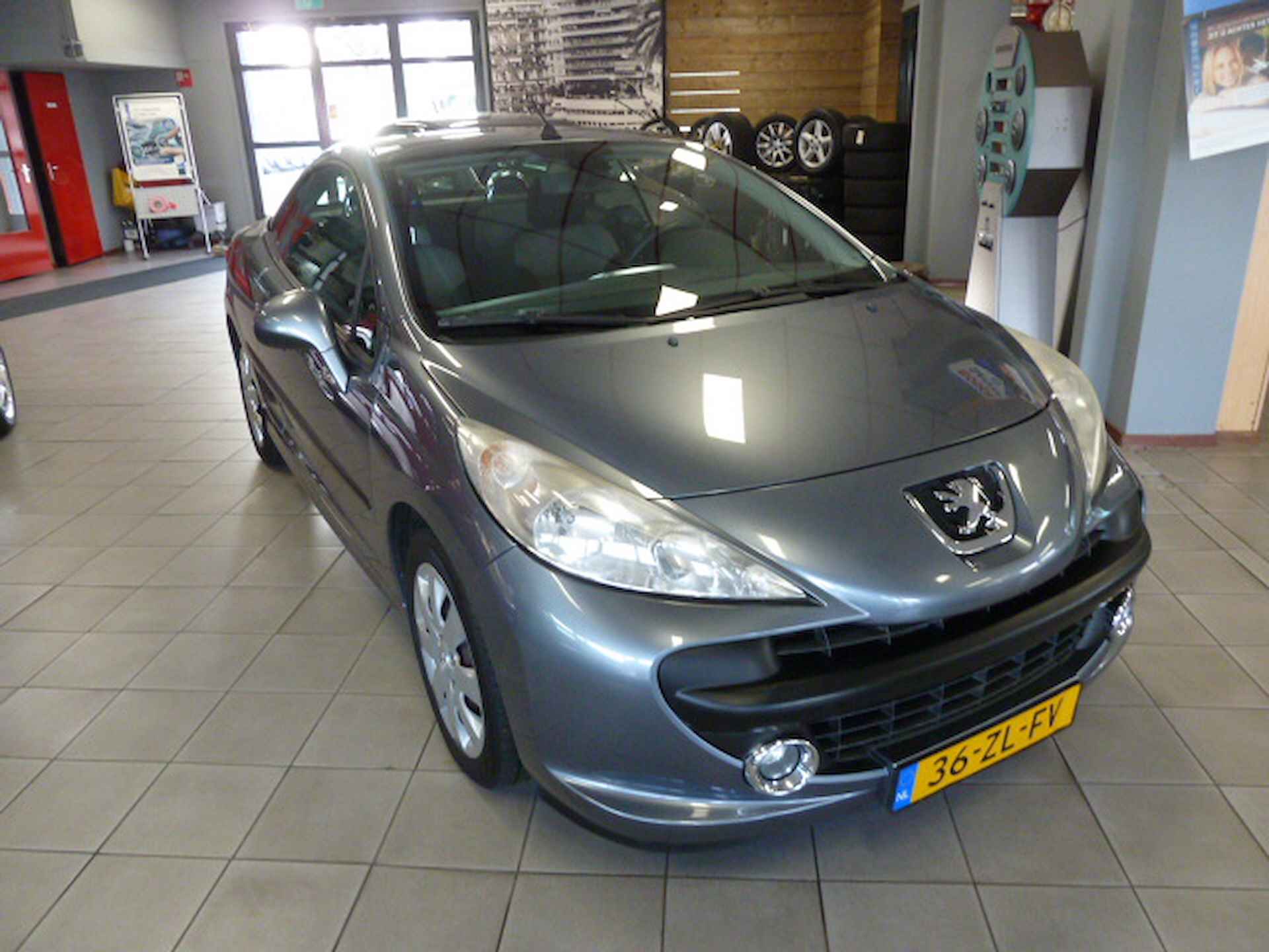 PEUGEOT 207 1.6 16V CC 88KW Première Grip Control - 1/6