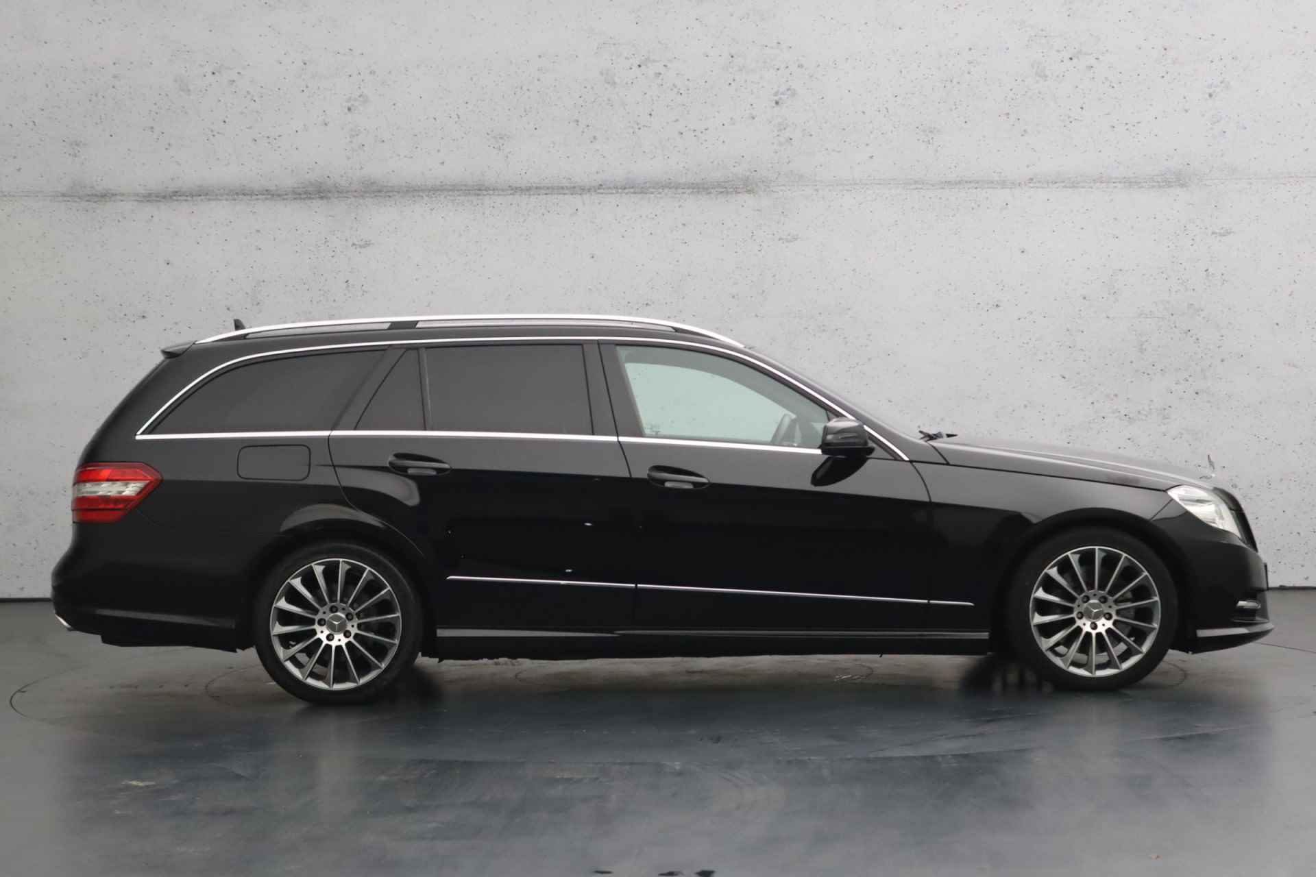 Mercedes-Benz E-Klasse Estate 350 CDI Edition Sport AMG 4-Matic | Lederen bekleding | LED koplampen | Parkeersensoren - 23/30