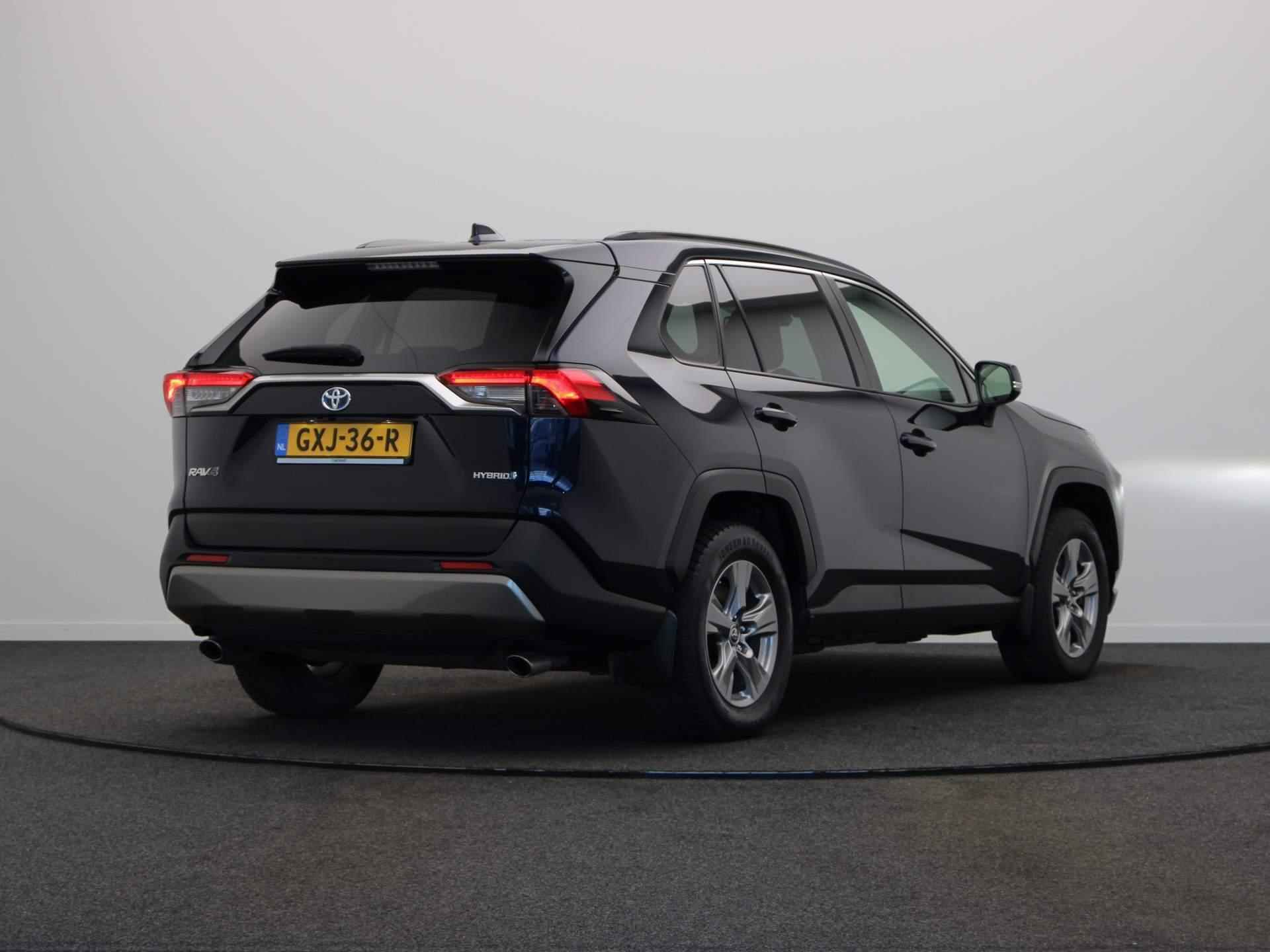 Toyota RAV4 2.5 Hybrid AWD Dynamic | 1650kg Trekvermogen | Stoel en Voorruit verwarming | Achteruitrijcamera | All-Season Banden | - 17/50