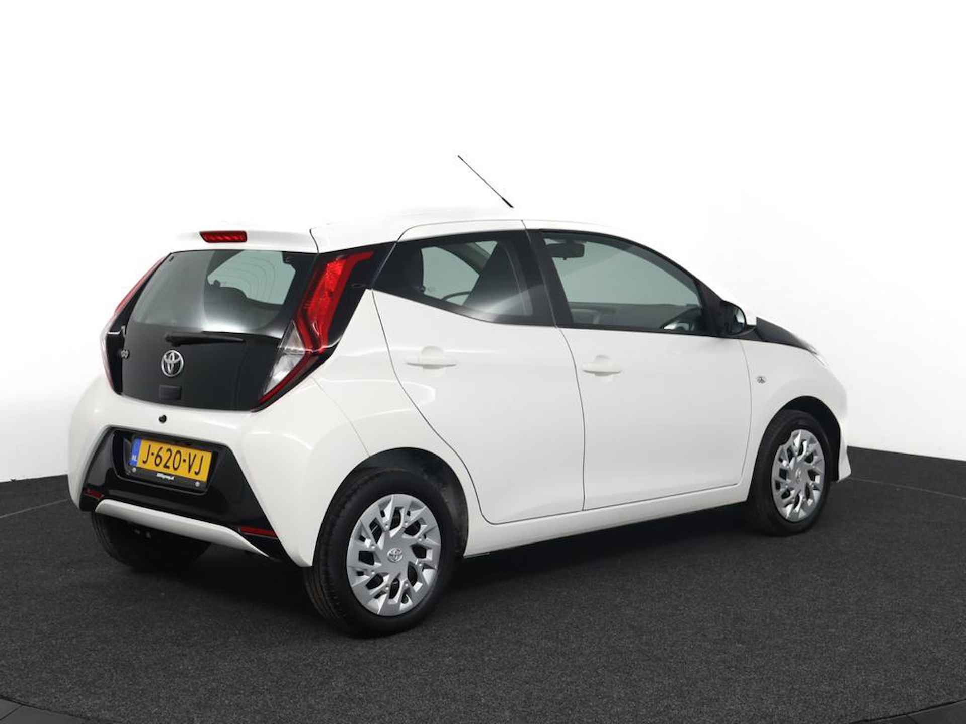 Toyota Aygo 1.0 VVT-i x-play | Automaat | Airconditioning | Bluetooth telefonie | - 2/51