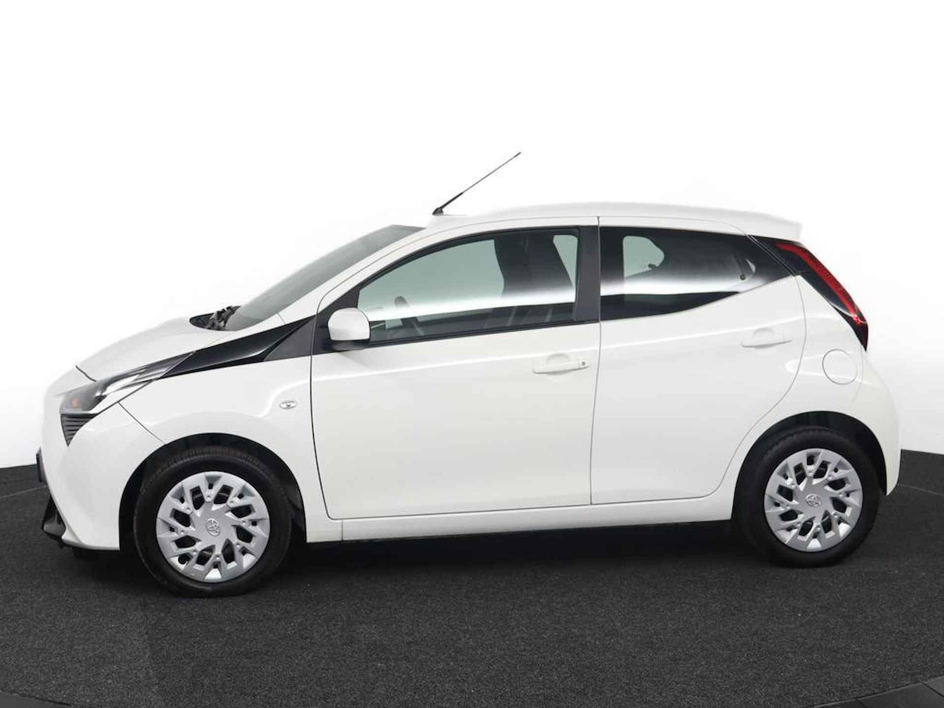 Toyota Aygo 1.0 VVT-i x-play | Automaat | Airconditioning | Bluetooth telefonie | - 3/51