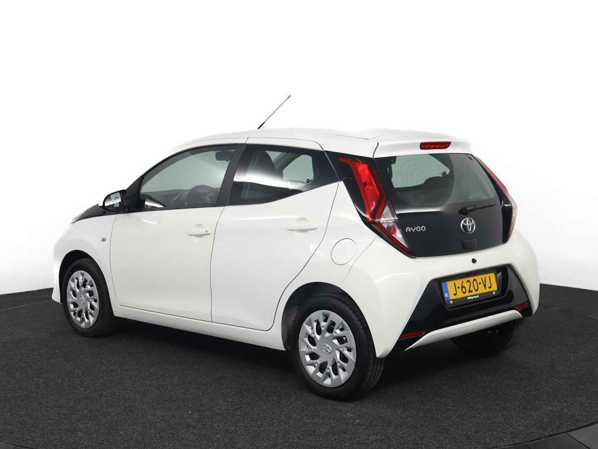 Toyota Aygo 1.0 VVT-i x-play | Automaat | Airconditioning | Bluetooth telefonie | - 11/51