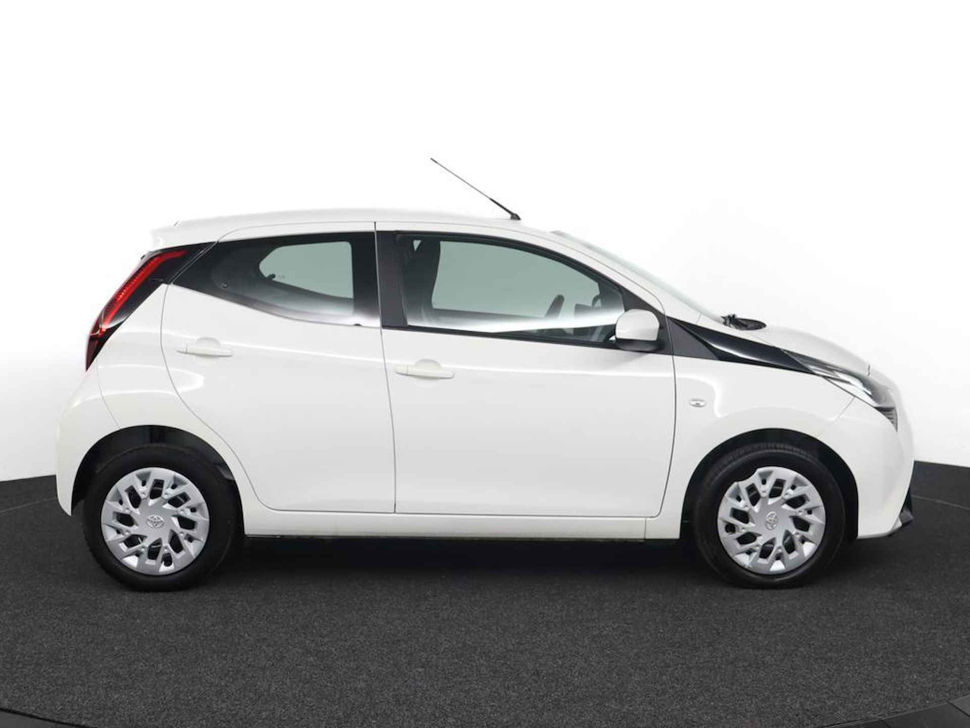 Toyota Aygo 1.0 VVT-i x-play | Automaat | Airconditioning | Bluetooth telefonie | - 12/51