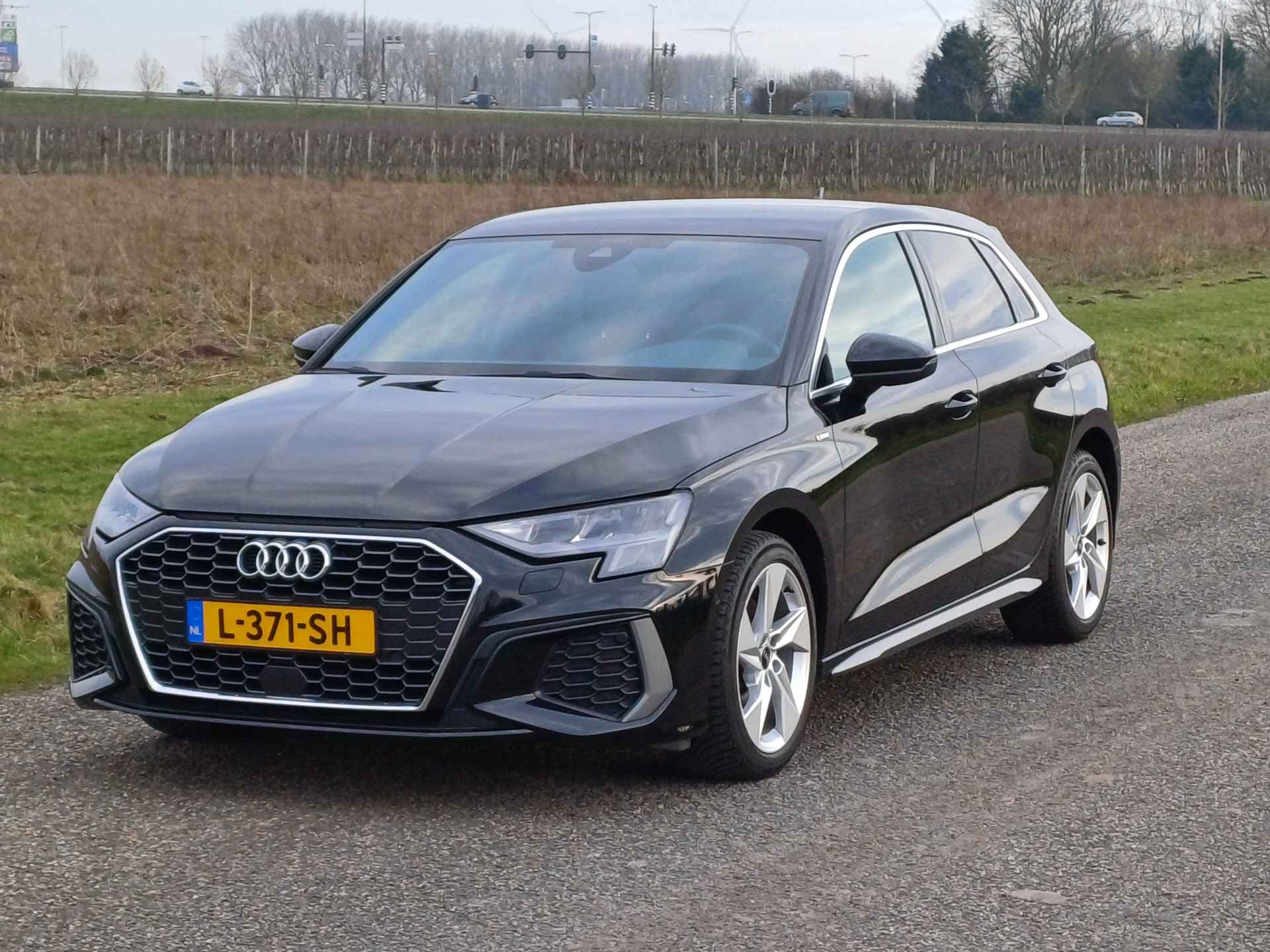 Audi A3 Sportback 35 TFSI S edition /Nieuwstaat !/S-Line/LED/Digi Dash/Navi/Cruise/17 INCH/ - 4/47