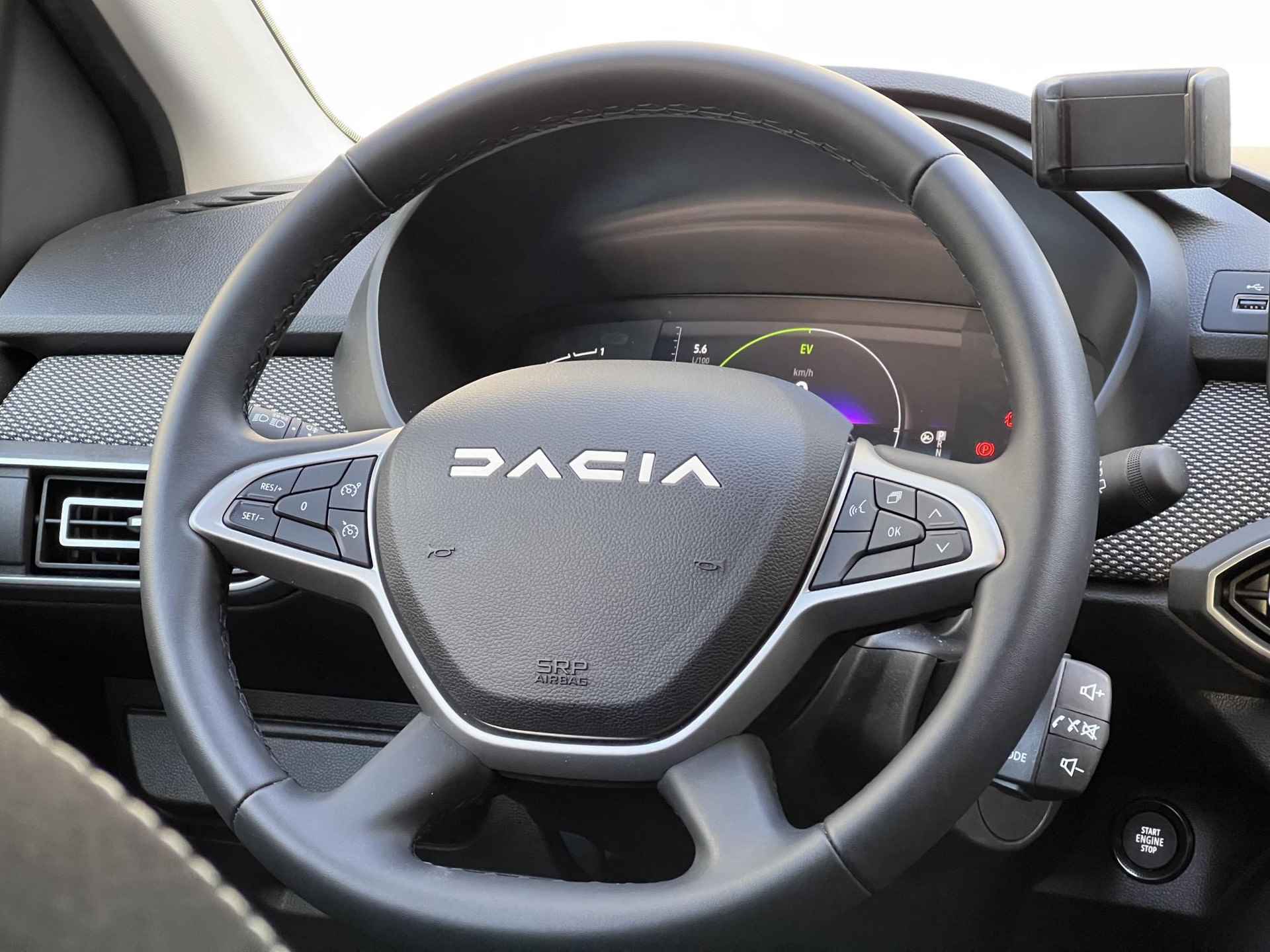 Dacia Jogger Hybrid 140 Extreme 7-zits / Automaat / DEMO / Media Display, DAB+ radio, Bluetooth, USB, 8" touchscreen / Apple Carplay & Android Auto / Camera + PDC / - 6/47