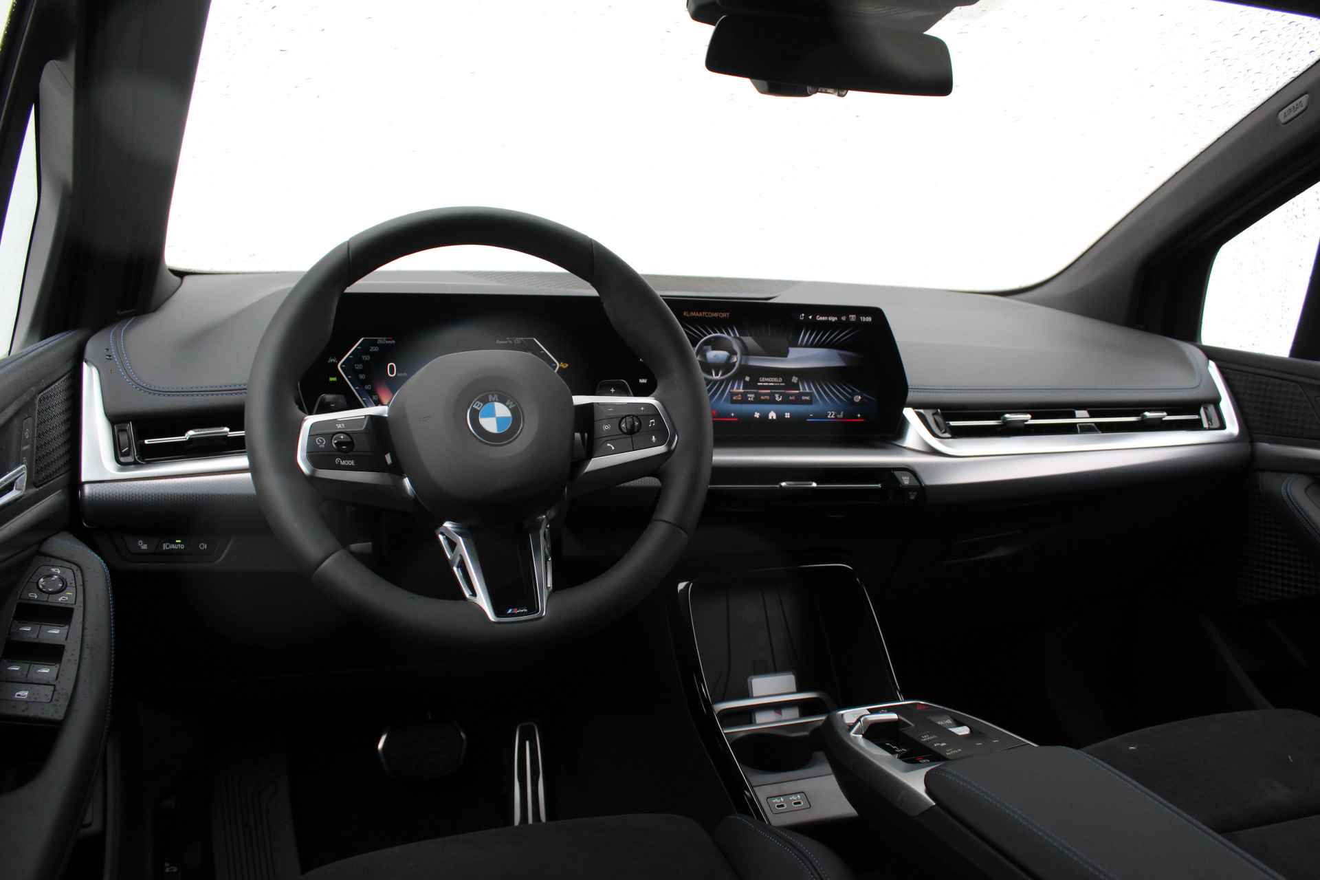BMW 2 Serie Active Tourer 218i M Sport Automaat / Panoramadak / Trekhaak / Sportstoelen / Adaptieve LED / Parking Assistant / Adaptief M Onderstel / Comfort Access - 29/32