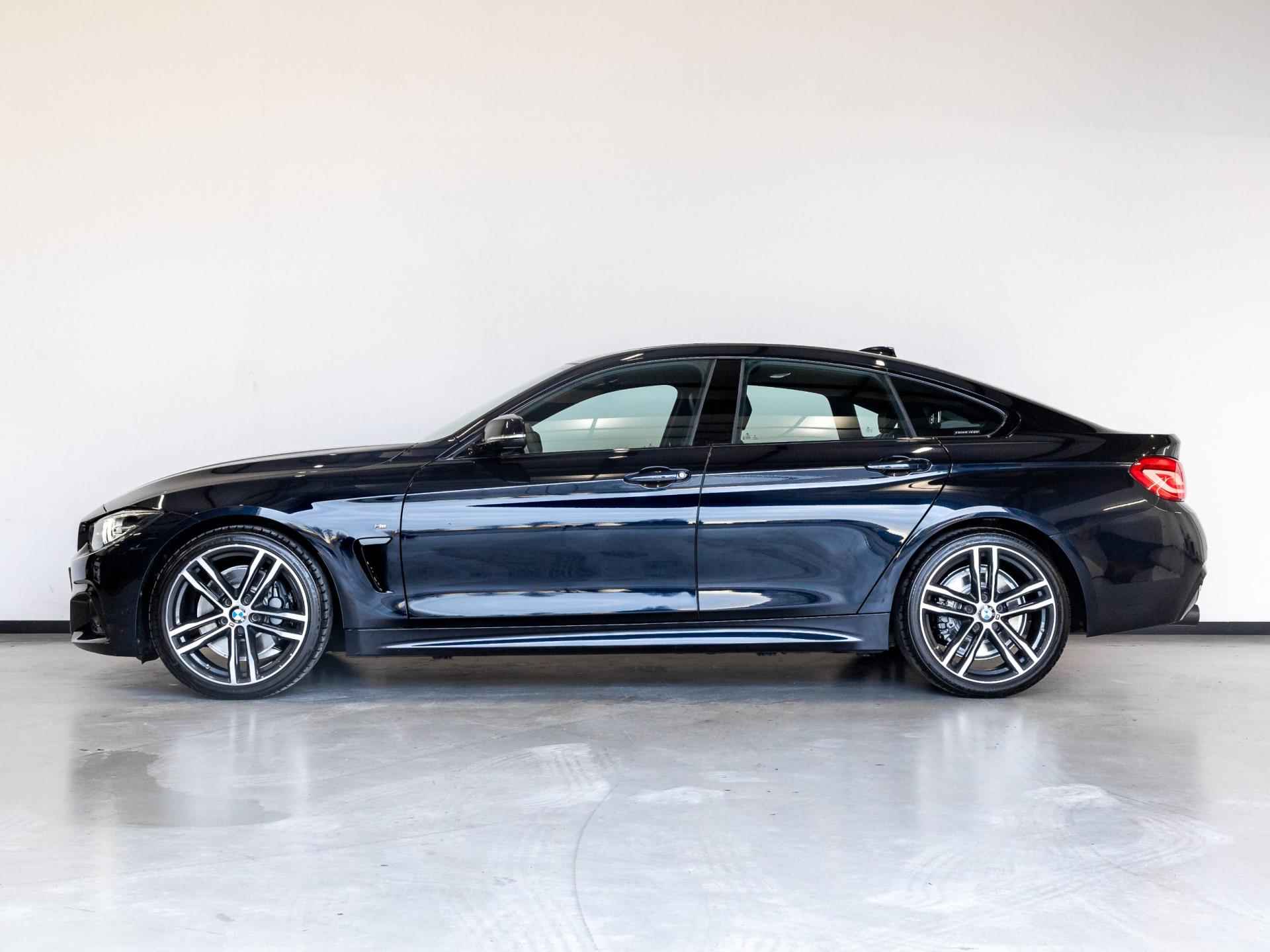 BMW 4-serie Gran Coupé 440i High Executive / 327pk / M Pakket / M Performance uitlaat / Leder / Dealer onderhouden - 2/40