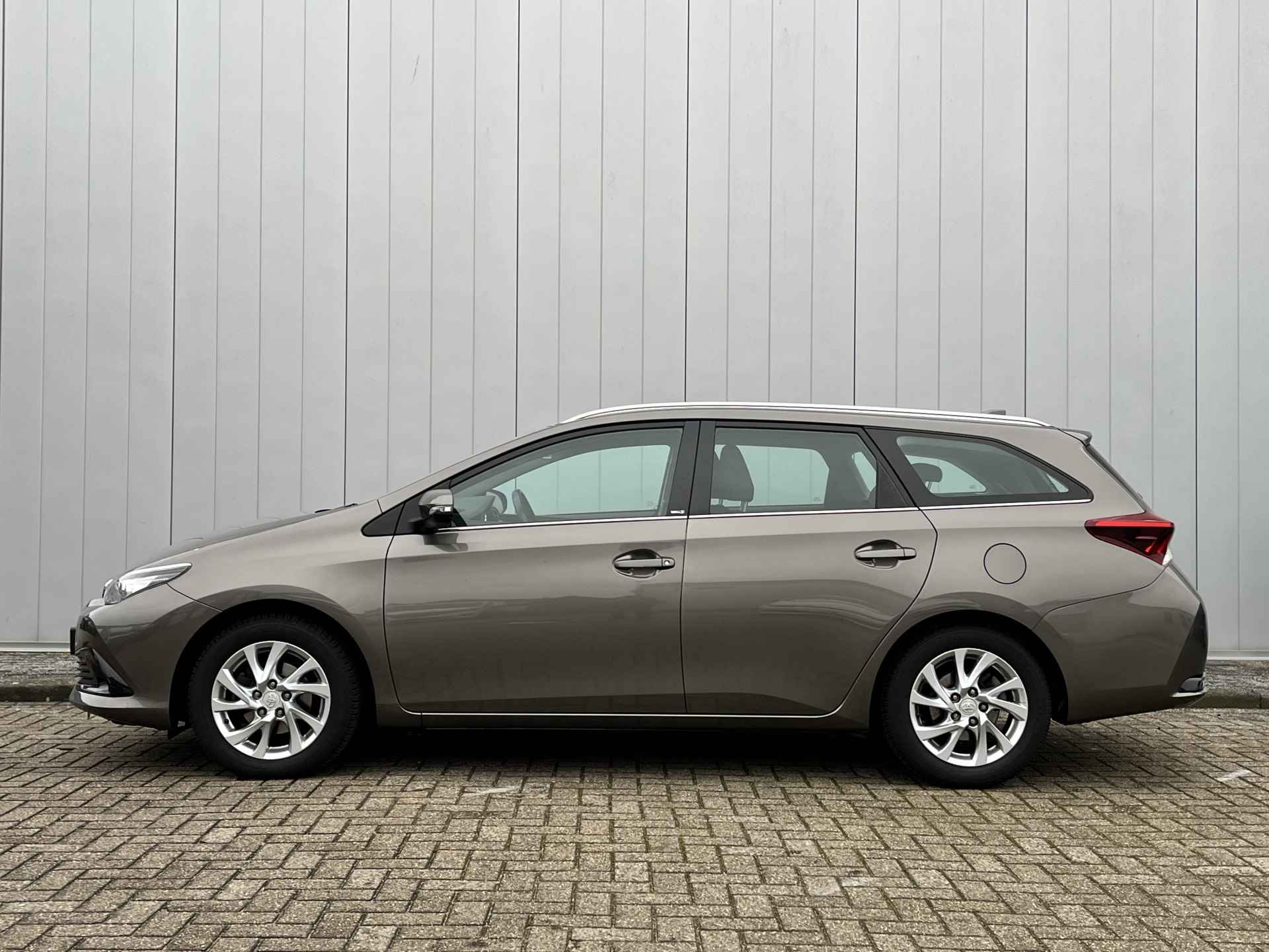 Toyota Auris Touring Sport 1.2T Dynamic Limited Trekhaak Camera Cruise - 2/26