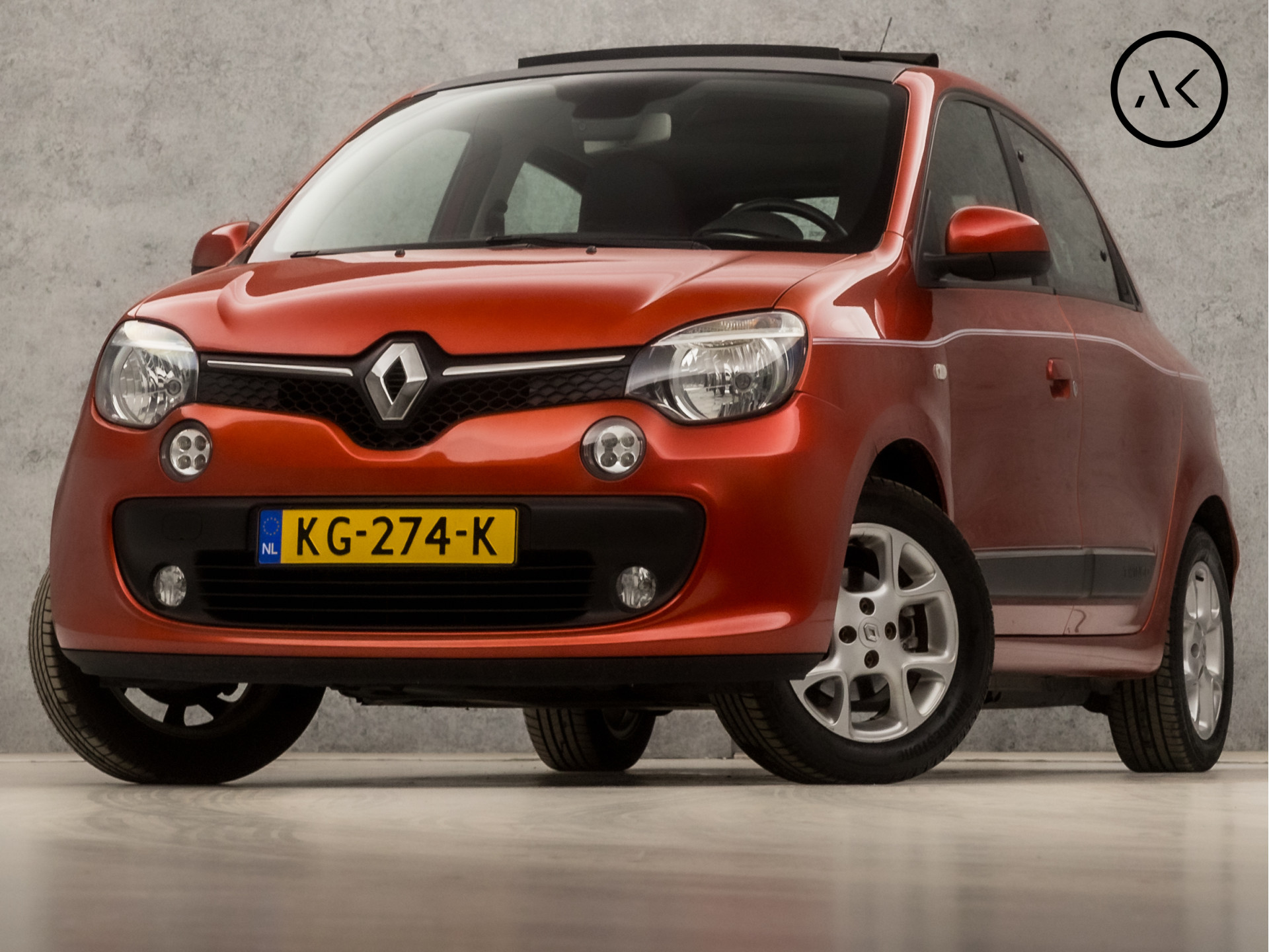 Renault Twingo 1.0 SCe Dynamique Sport (OPEN DAK, 5 DEURS, CRUISE, BLUETOOTH, RADIO, AIRCO, SPRAAKBEDIENING, ELEK PAKKET, SORTSTOELEN, LM VELGEN, NIEUWE APK, NIEUWSTAAT)