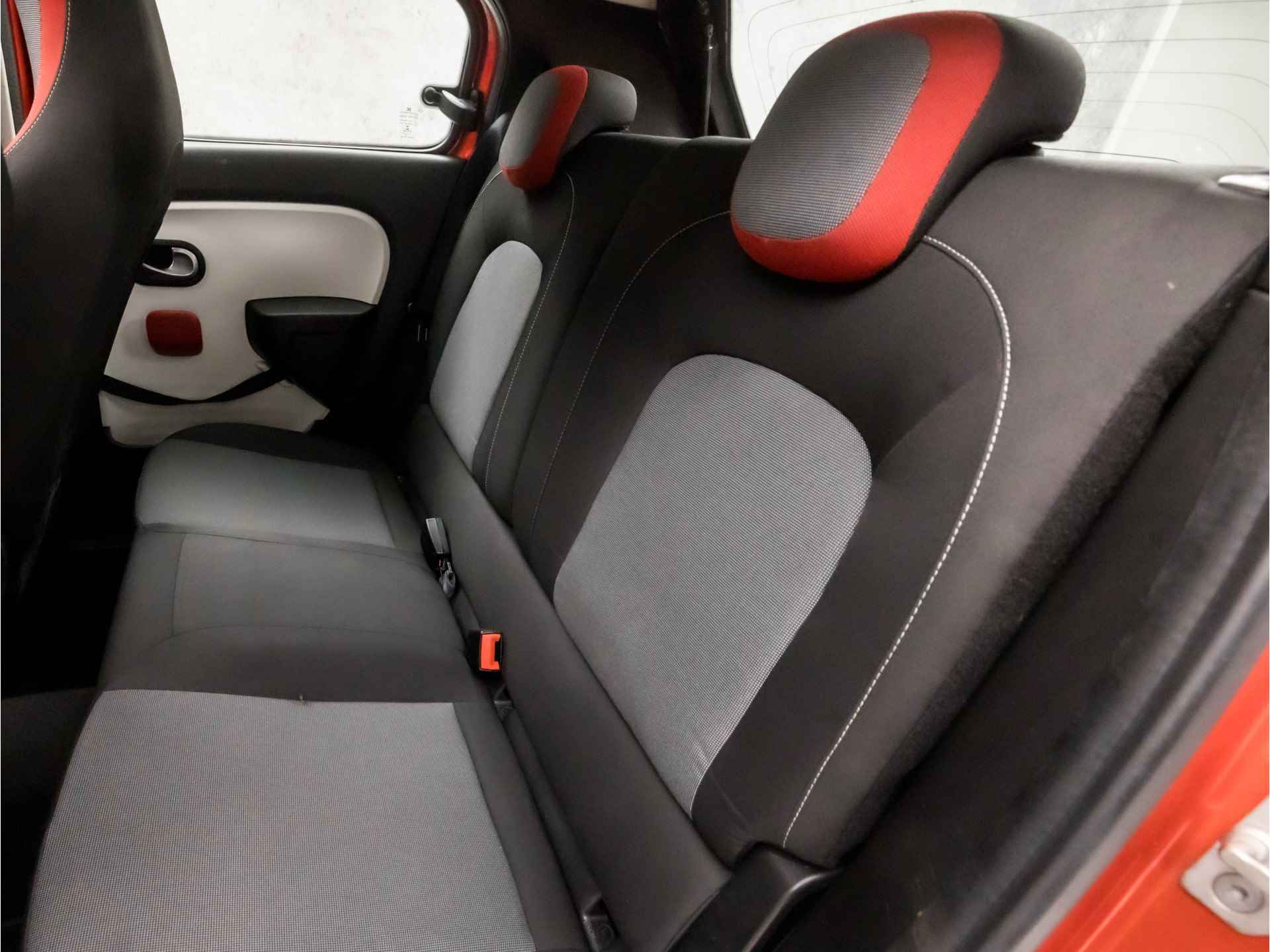 Renault Twingo 1.0 SCe Dynamique Sport (OPEN DAK, 5 DEURS, CRUISE, BLUETOOTH, RADIO, AIRCO, SPRAAKBEDIENING, ELEK PAKKET, SORTSTOELEN, LM VELGEN, NIEUWE APK, NIEUWSTAAT) - 14/30