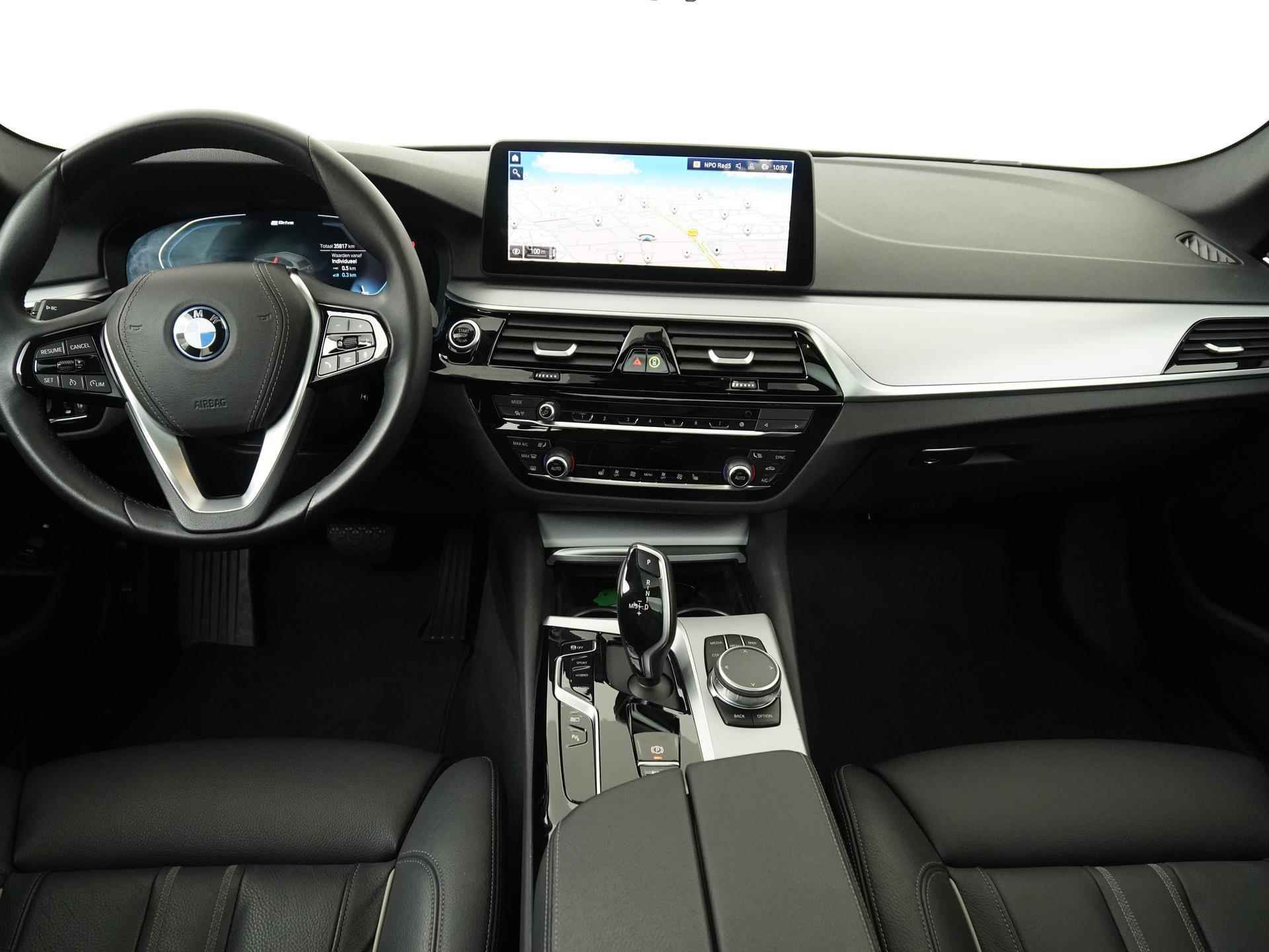 BMW 5 Serie Touring 530e | Panoramadak | Leder | Trekhaak Uitklap | Zondag Open! - 5/46