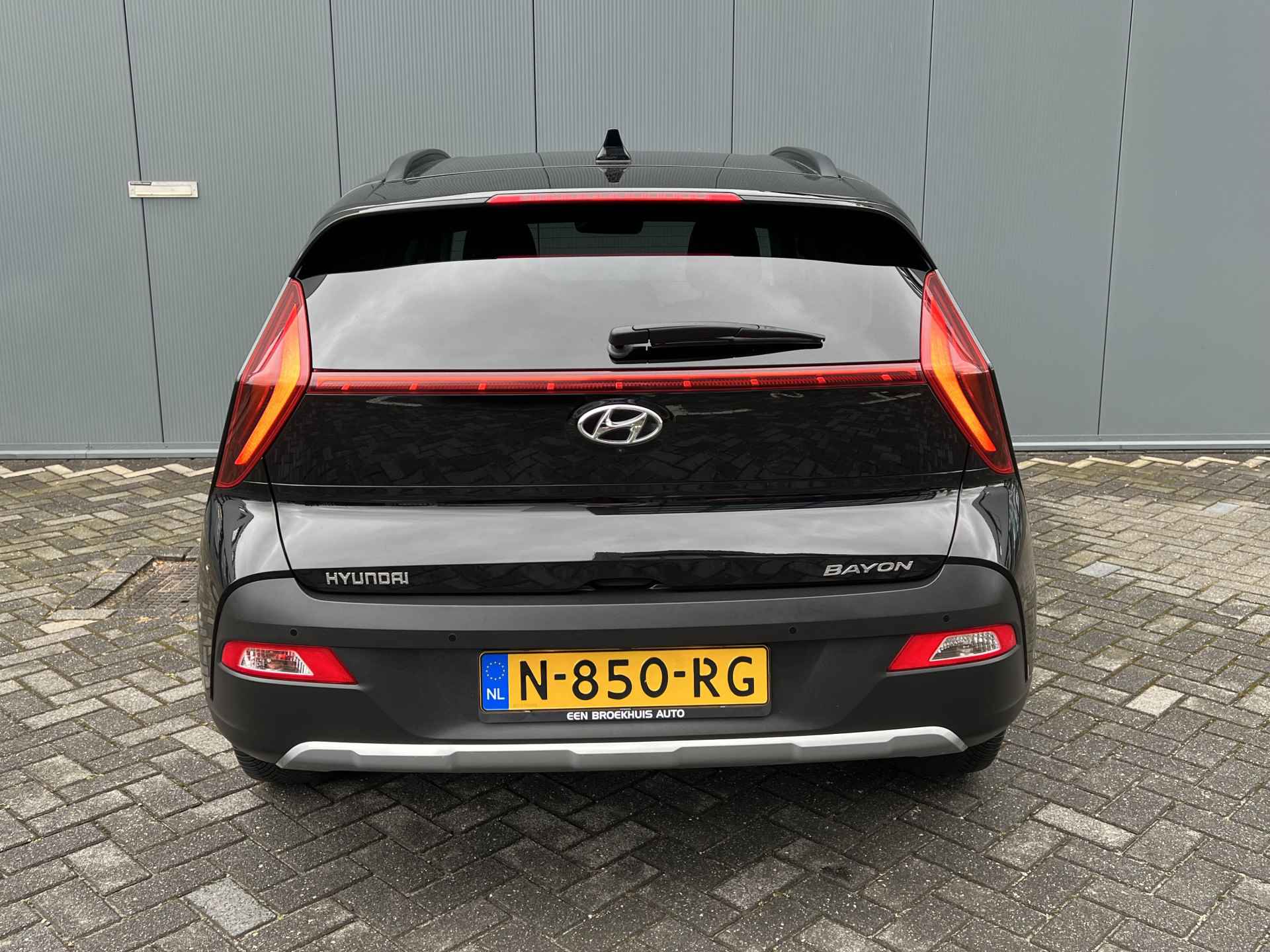 Hyundai Bayon 1.0 T-GDI 100pk MHEV Premium | Camera | Stoel-Stuurverwarming | Navigatie | Dodehoek detectie | LED | Cruise controle - 5/28