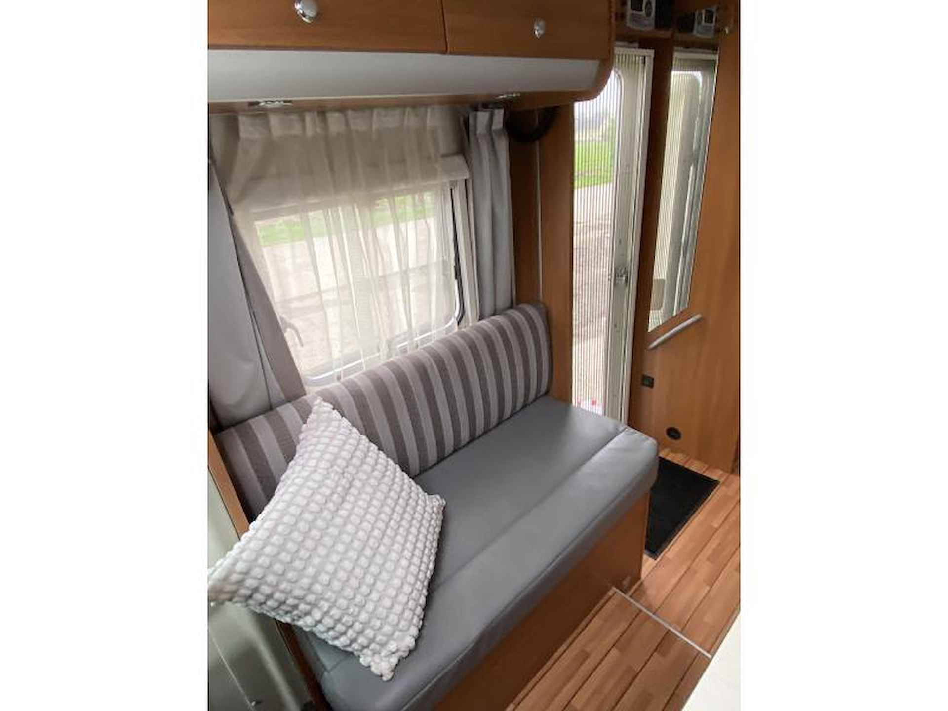 Knaus Sky Wave 700 mx Queens Bed - 11/25