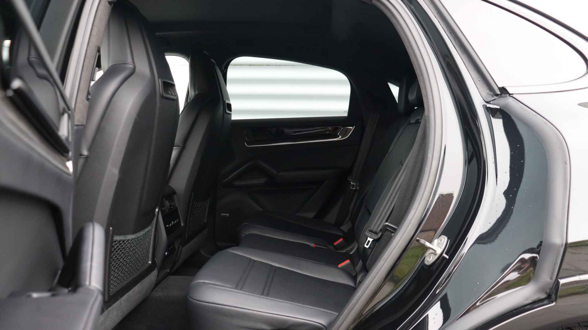 Porsche Cayenne Coupé 3.0 E-Hybrid MJ 2024 SportDesign | Stoelventilatie | Head-up | InnoDrive | Soft-Close | BOSE Sound | Trekhaak - 27/37
